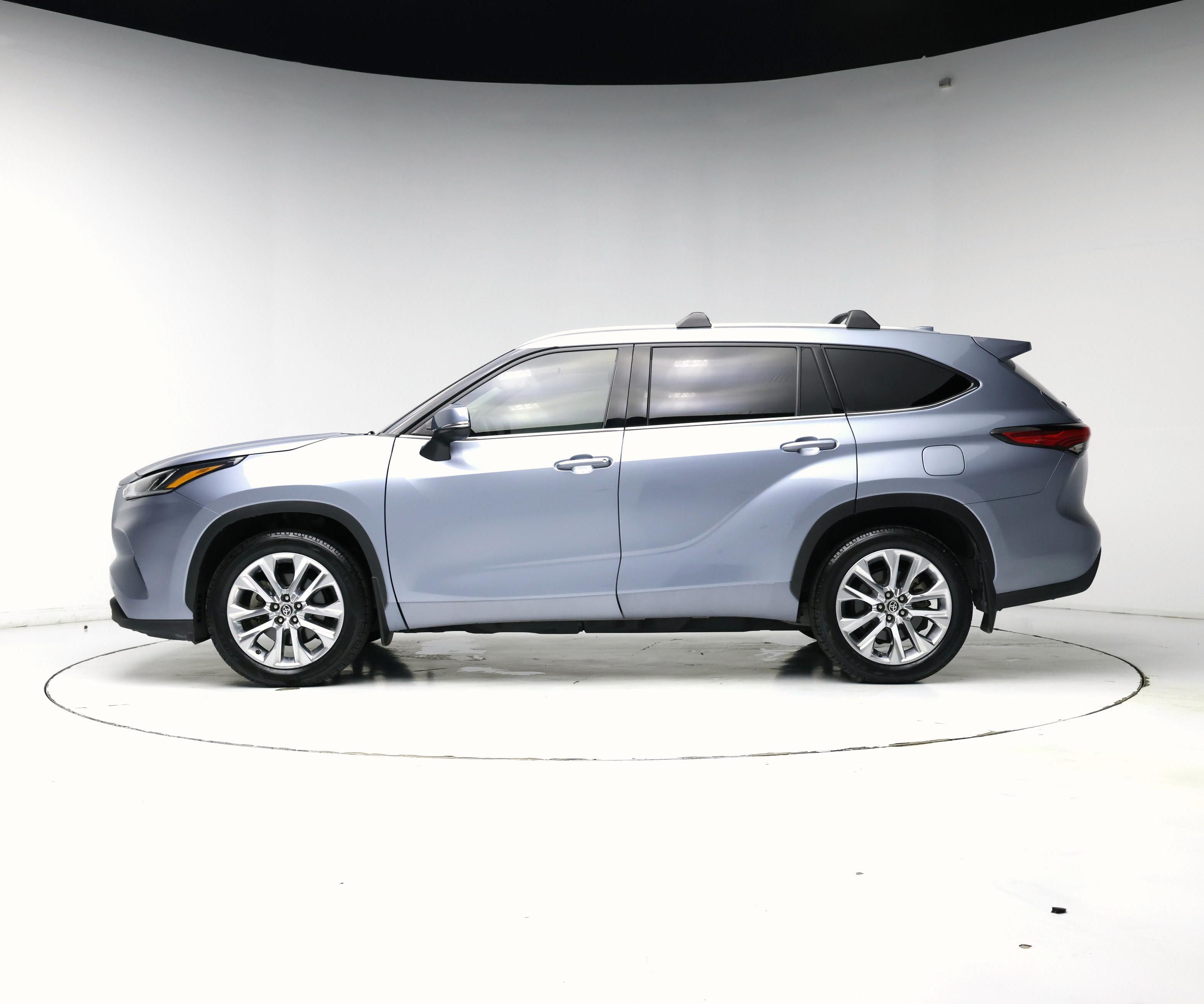 Thumbnail: 2023 Toyota Highlander - 3