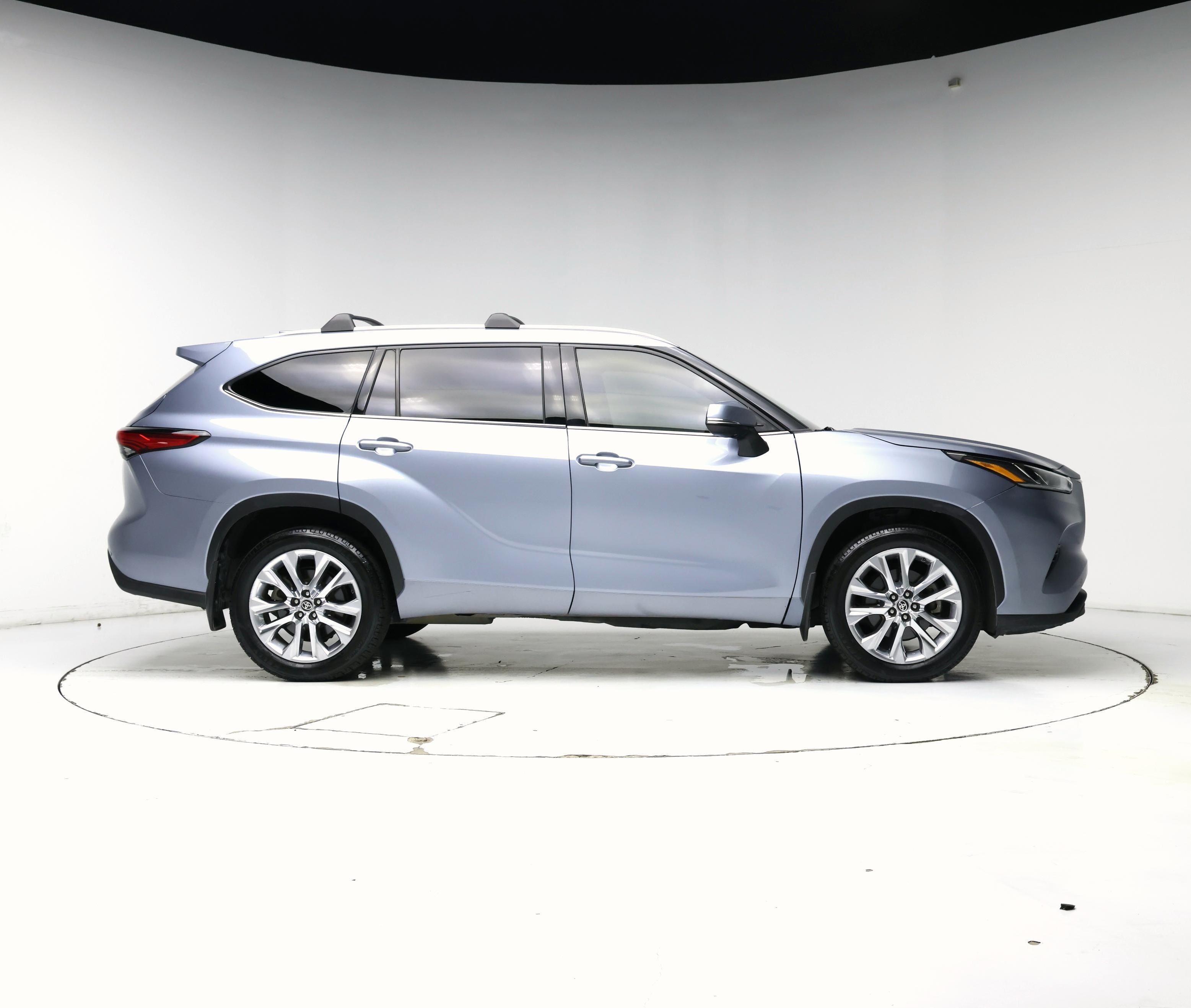 Thumbnail: 2023 Toyota Highlander - 7