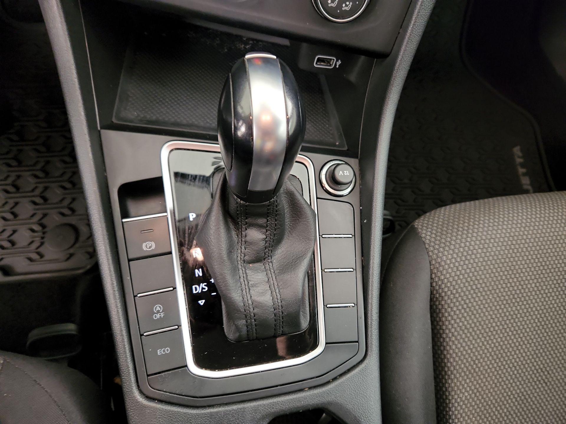 Thumbnail: 2019 Volkswagen Jetta - 17
