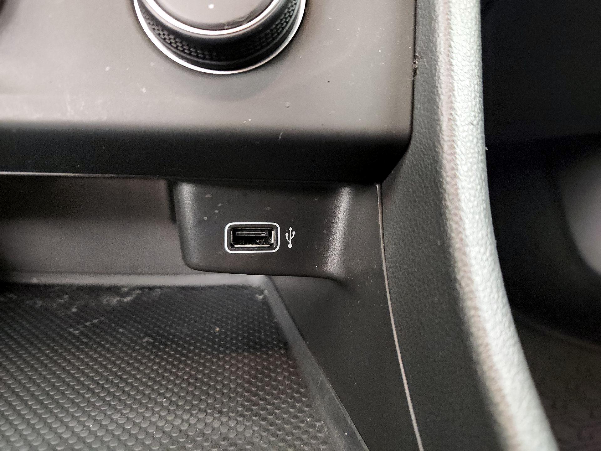 Thumbnail: 2019 Volkswagen Jetta - 18