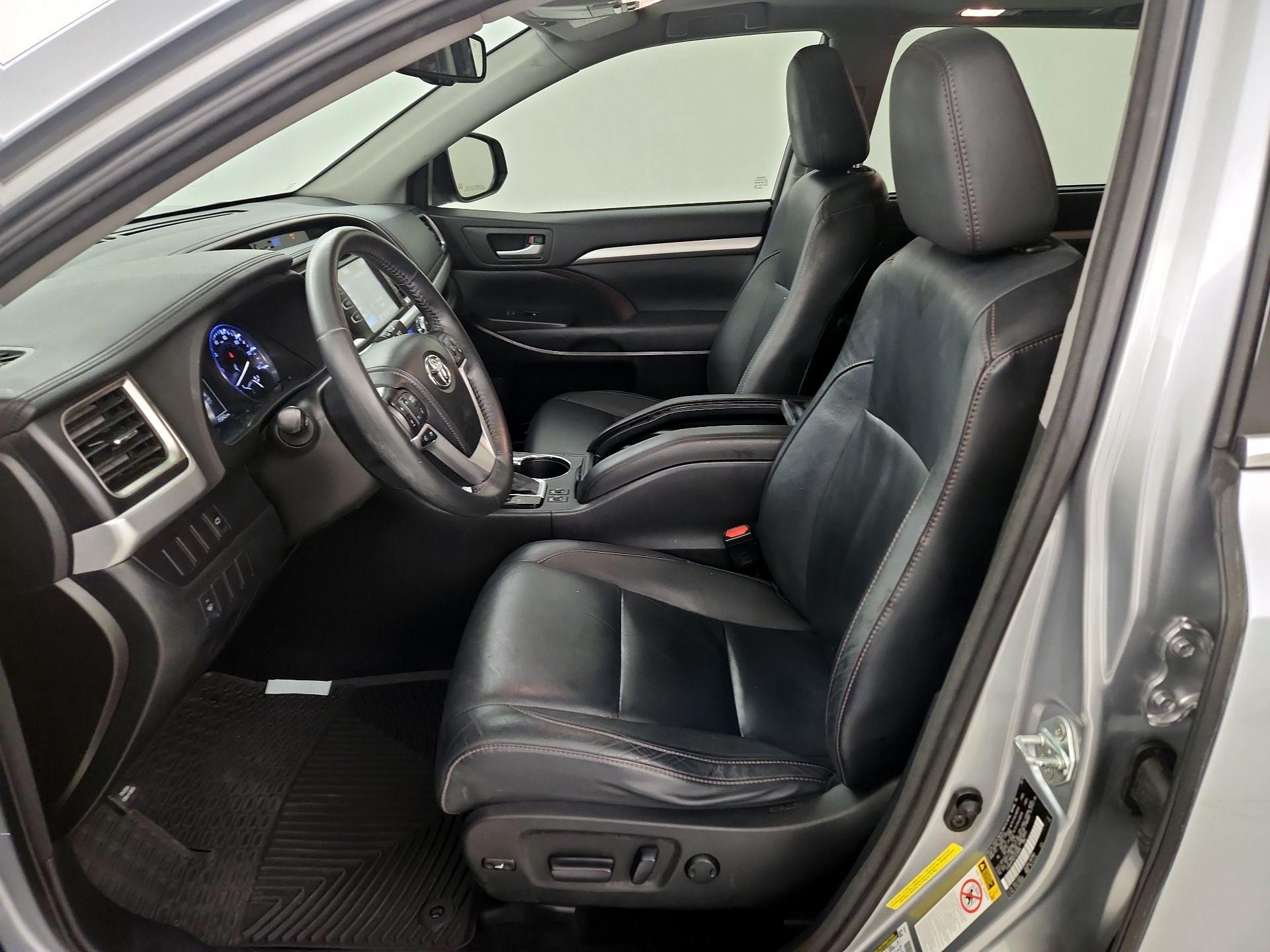 Thumbnail: 2014 Toyota Highlander - 11