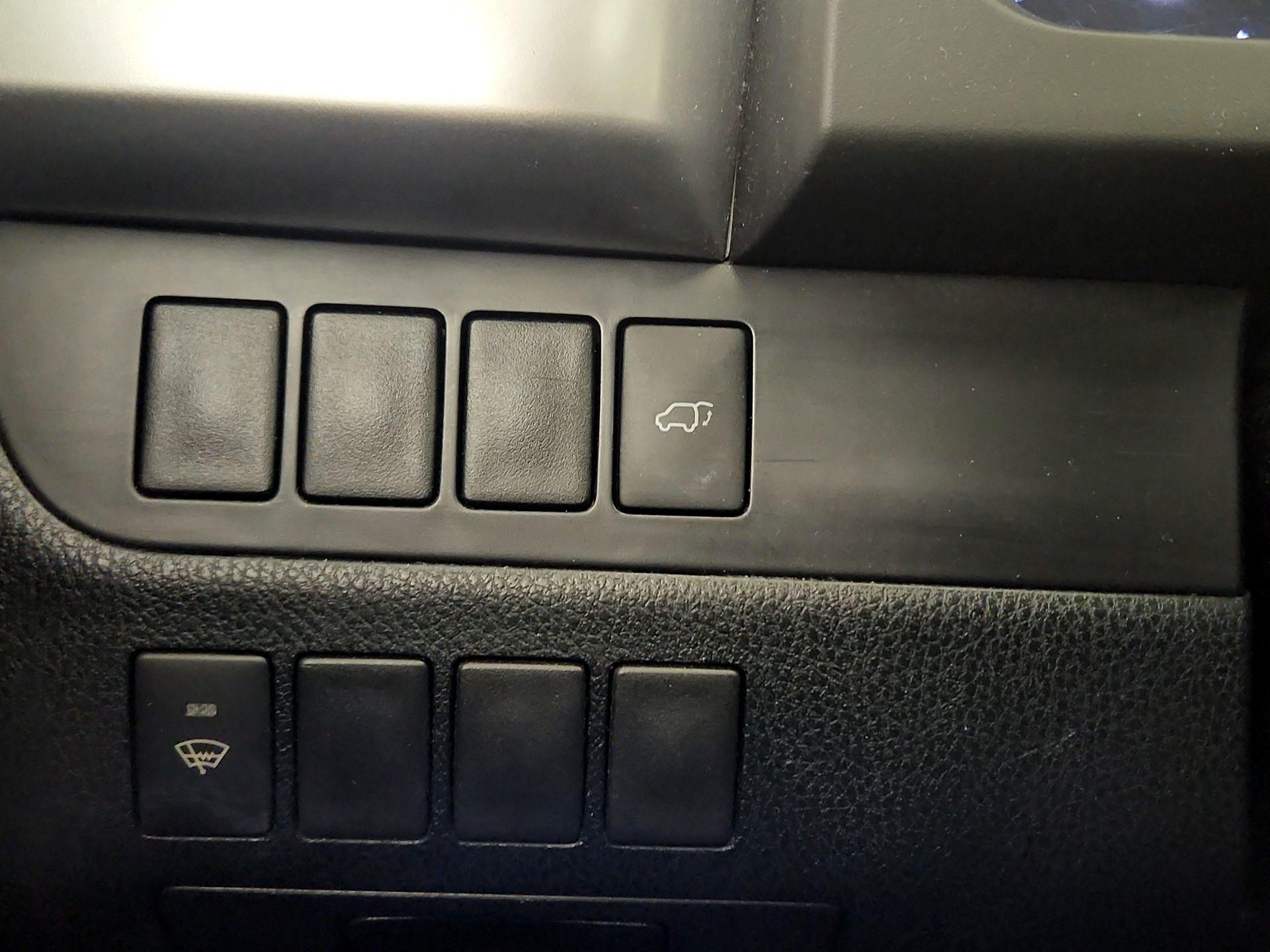 Thumbnail: 2014 Toyota Highlander - 13