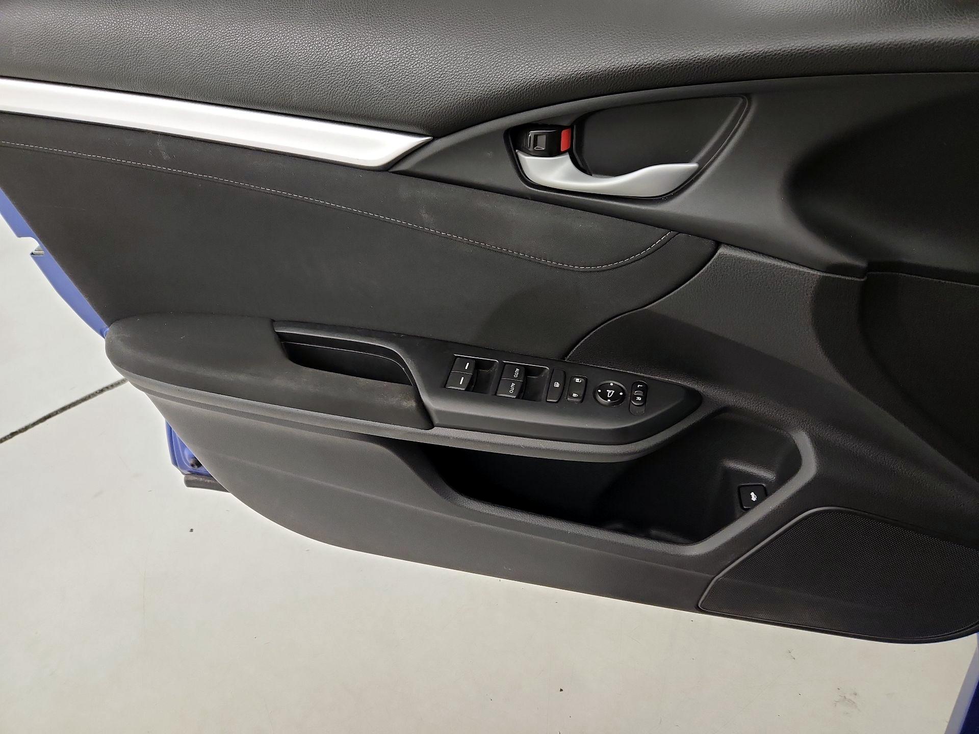 Thumbnail: 2016 Honda Civic - 12