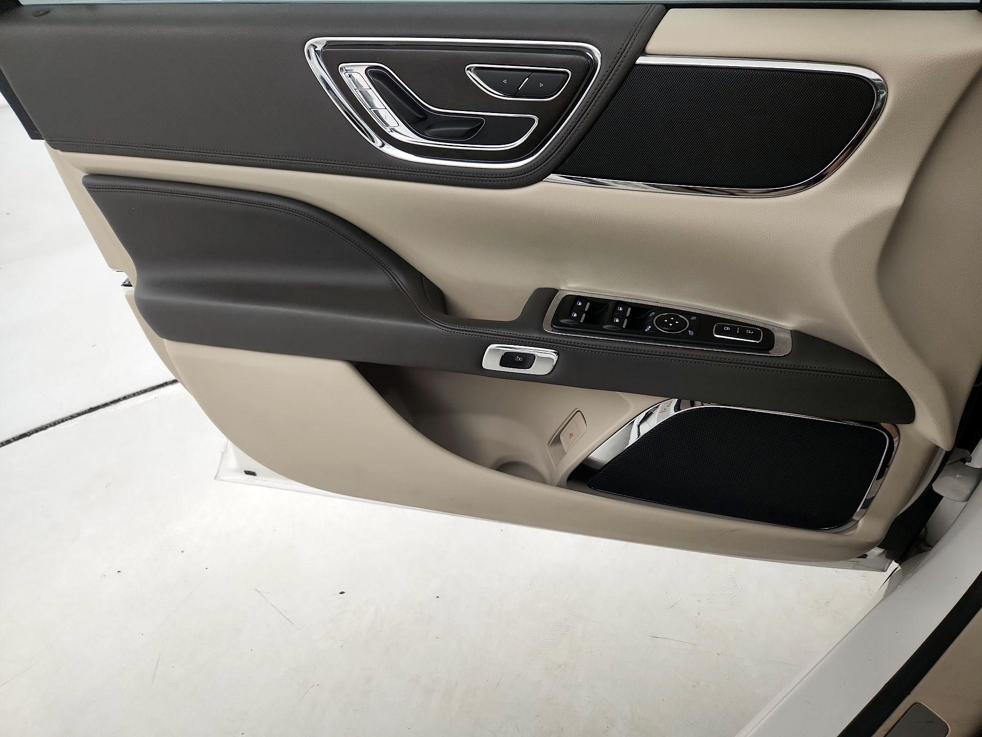 Thumbnail: 2017 Lincoln Continental - 12
