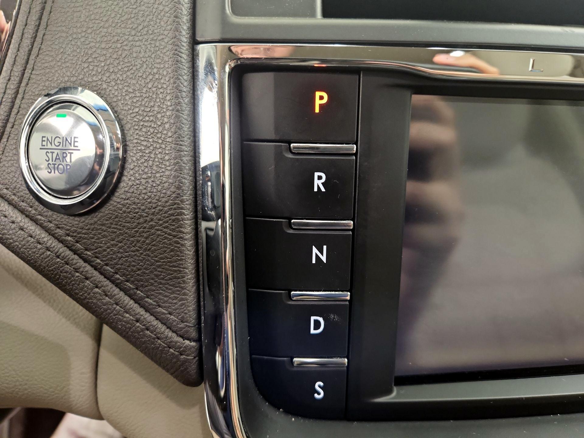 Thumbnail: 2017 Lincoln Continental - 18