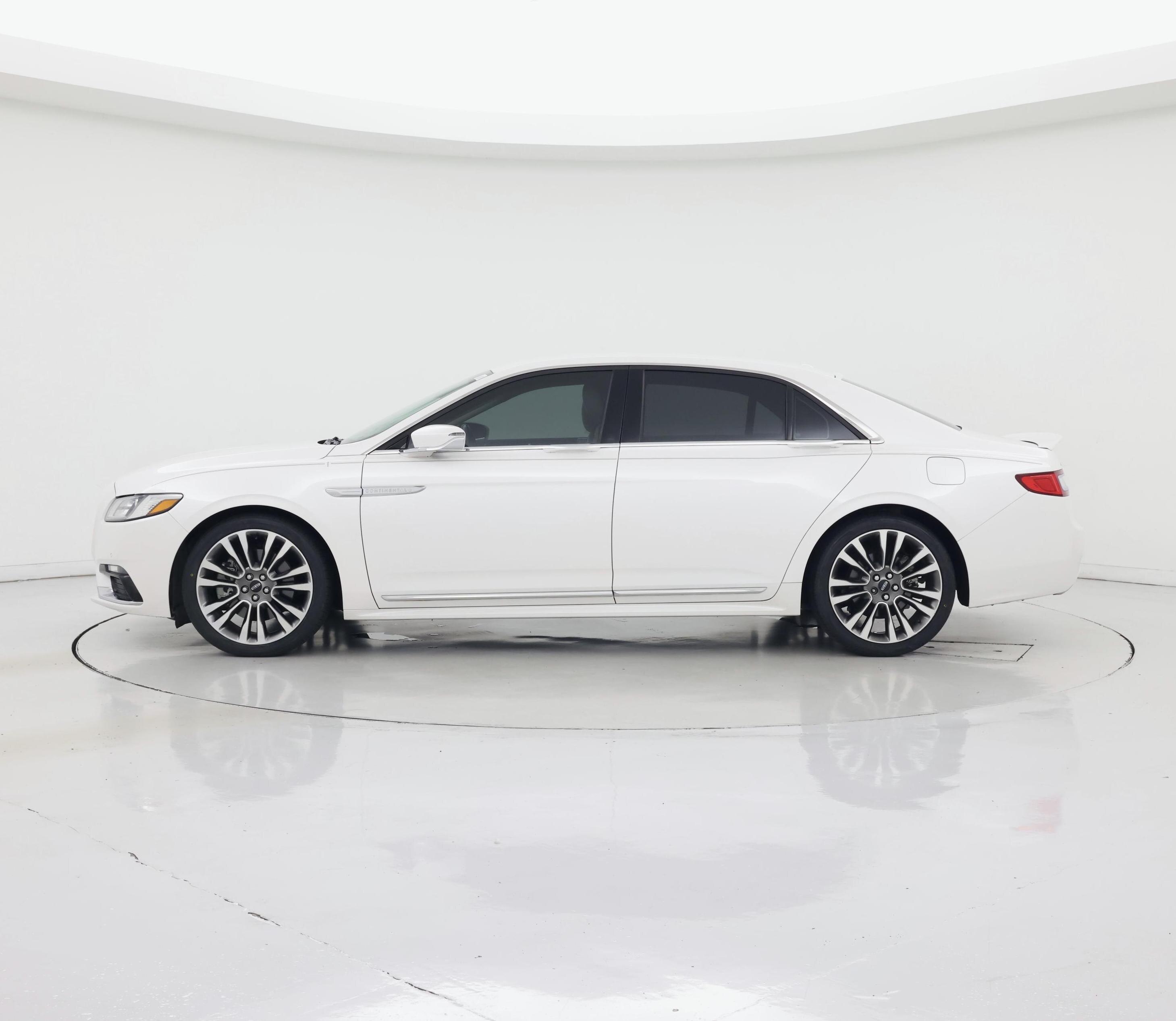Thumbnail: 2017 Lincoln Continental - 3