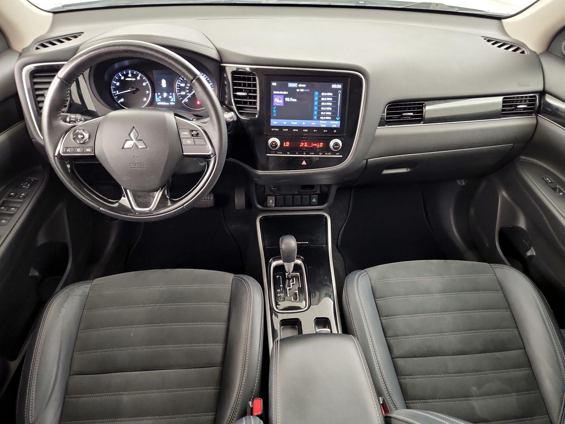 Thumbnail: 2020 Mitsubishi Outlander - 9