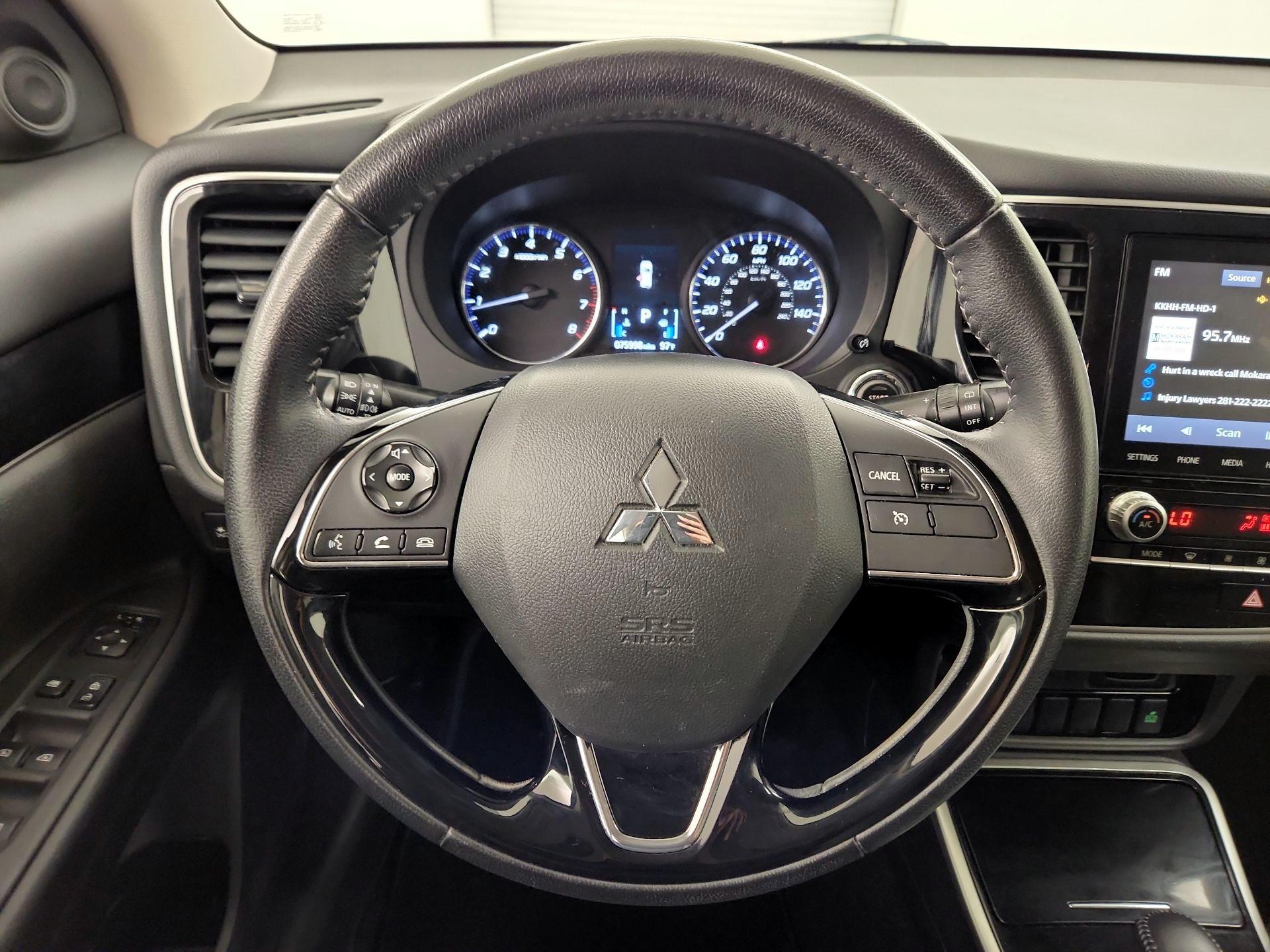 Thumbnail: 2020 Mitsubishi Outlander - 10