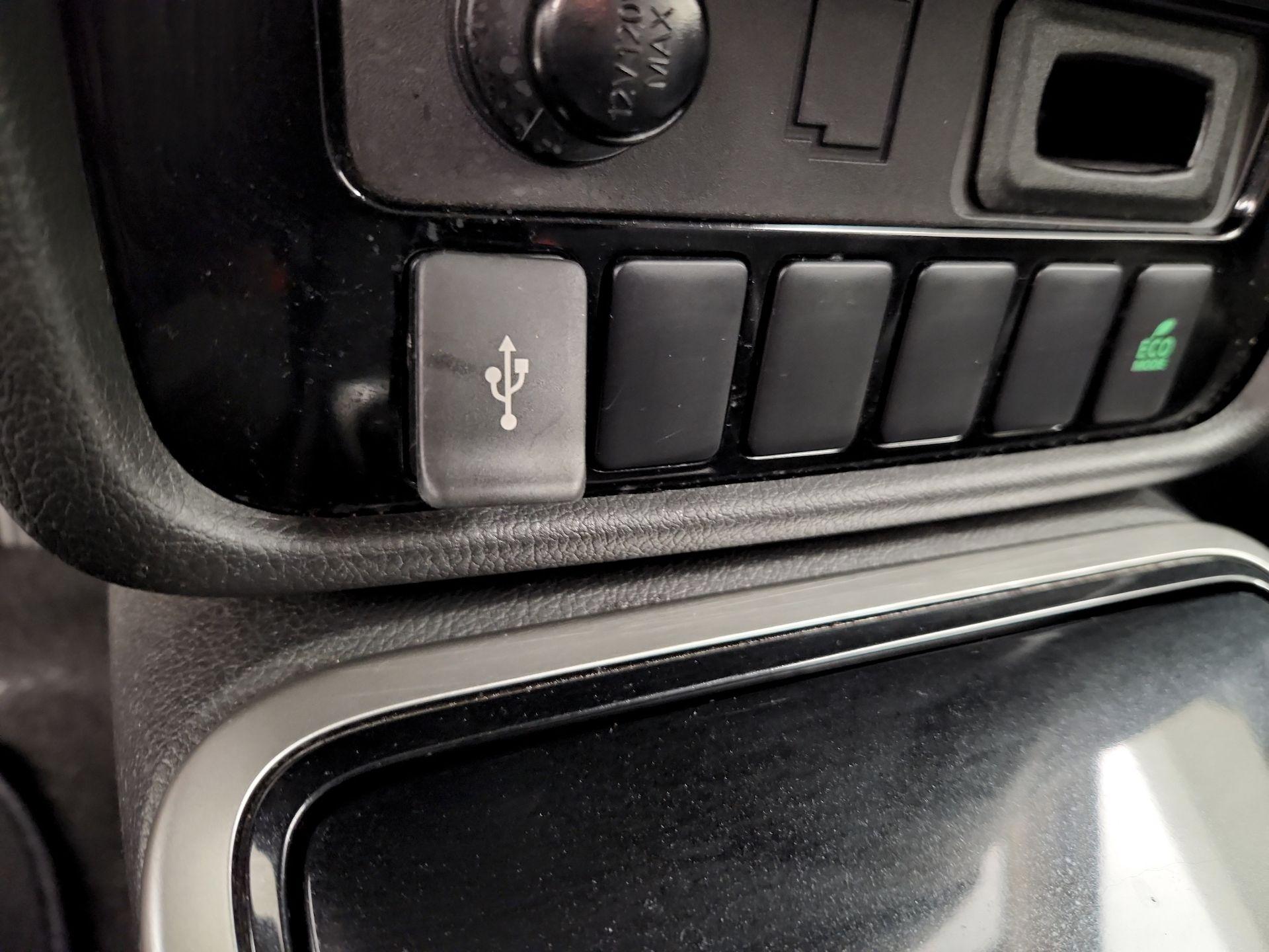 Thumbnail: 2020 Mitsubishi Outlander - 18