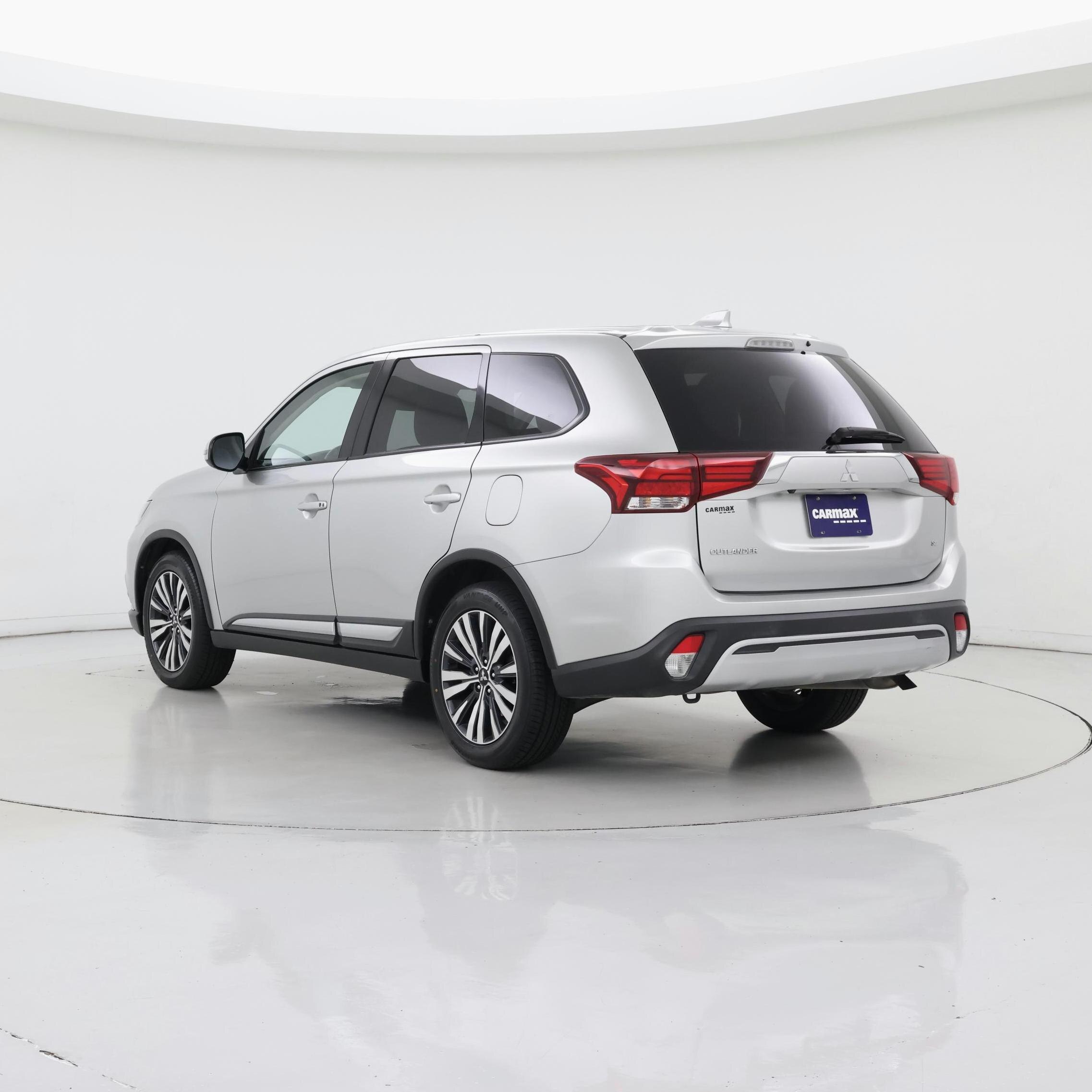 Thumbnail: 2020 Mitsubishi Outlander - 2