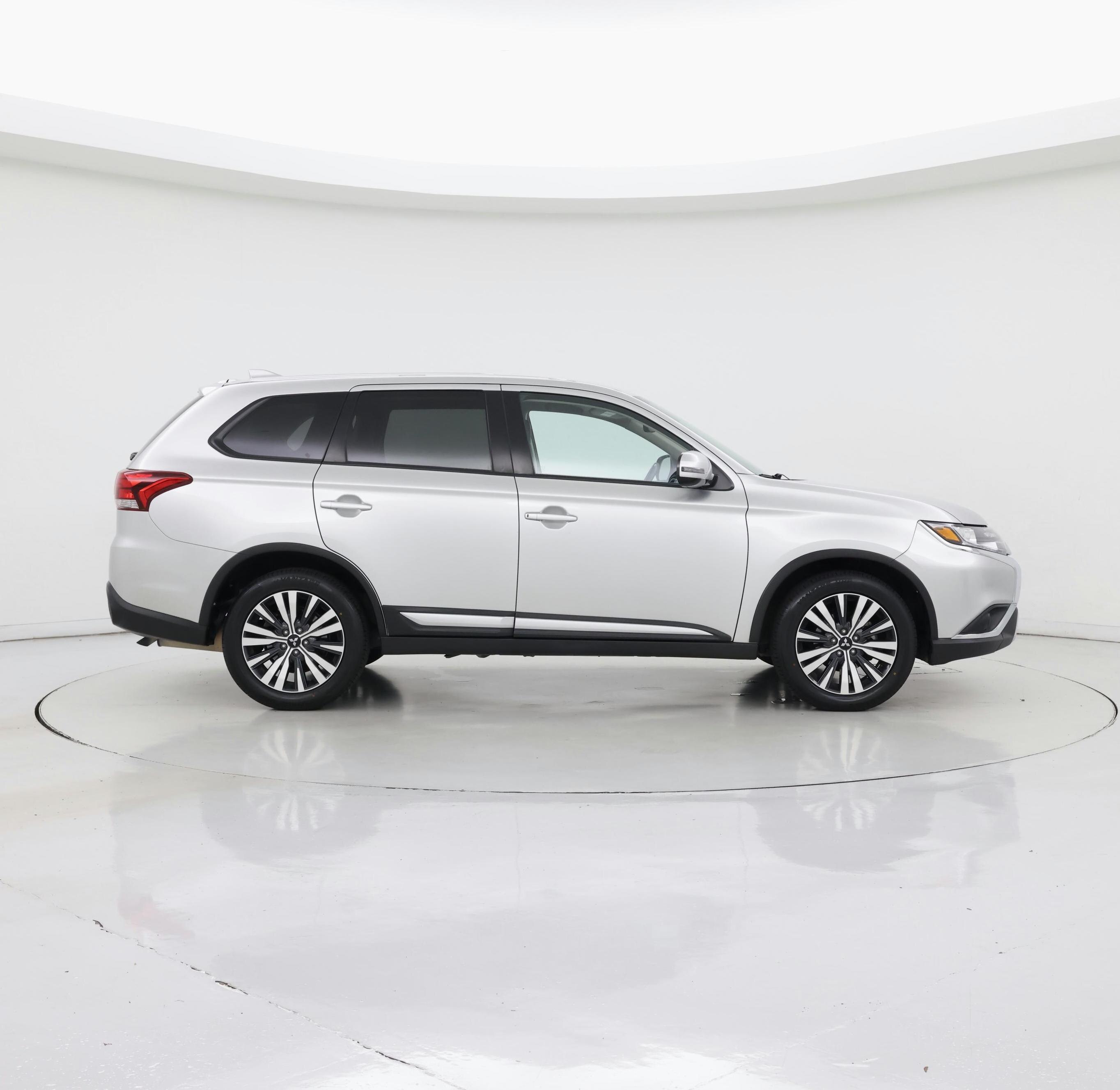 Thumbnail: 2020 Mitsubishi Outlander - 7