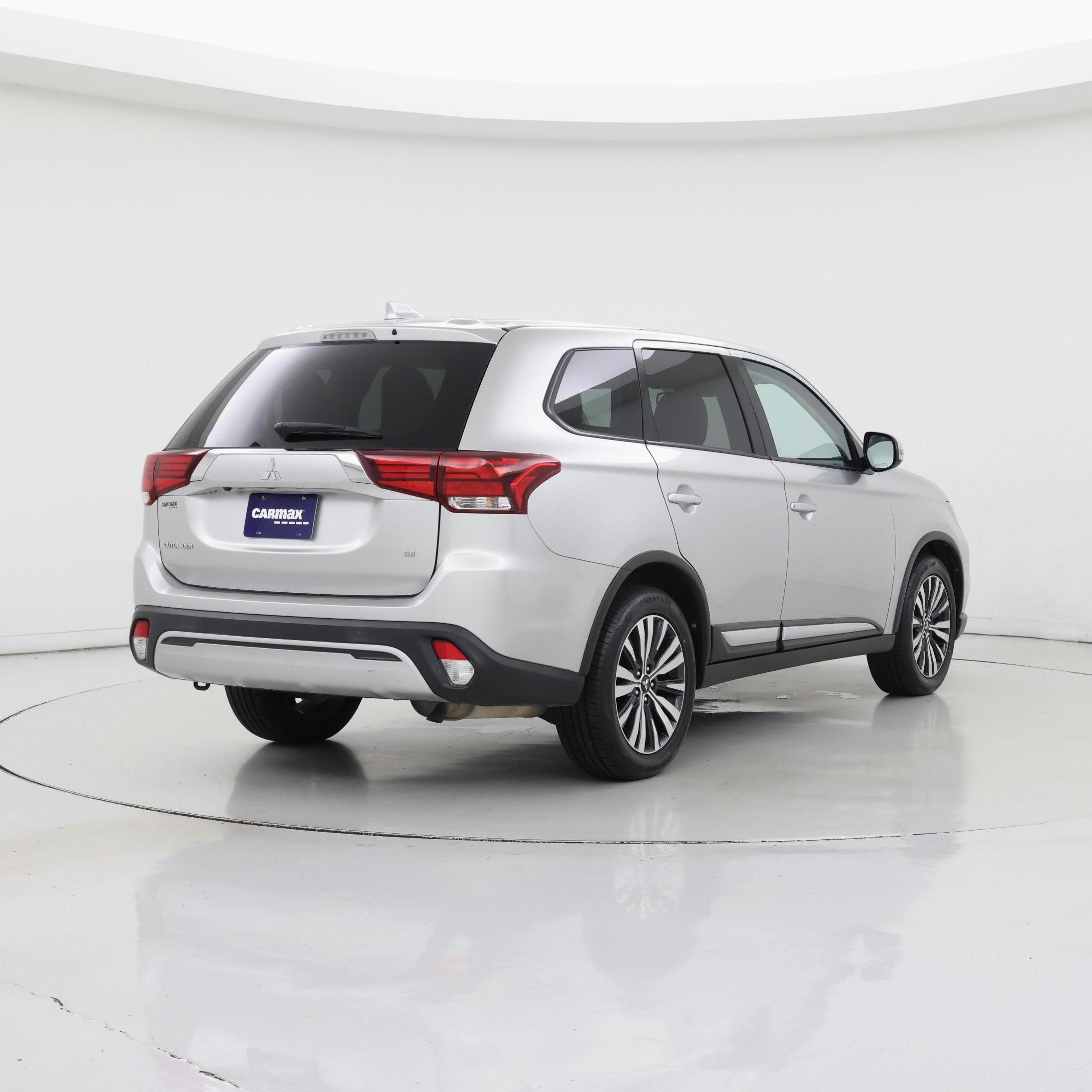 Thumbnail: 2020 Mitsubishi Outlander - 8