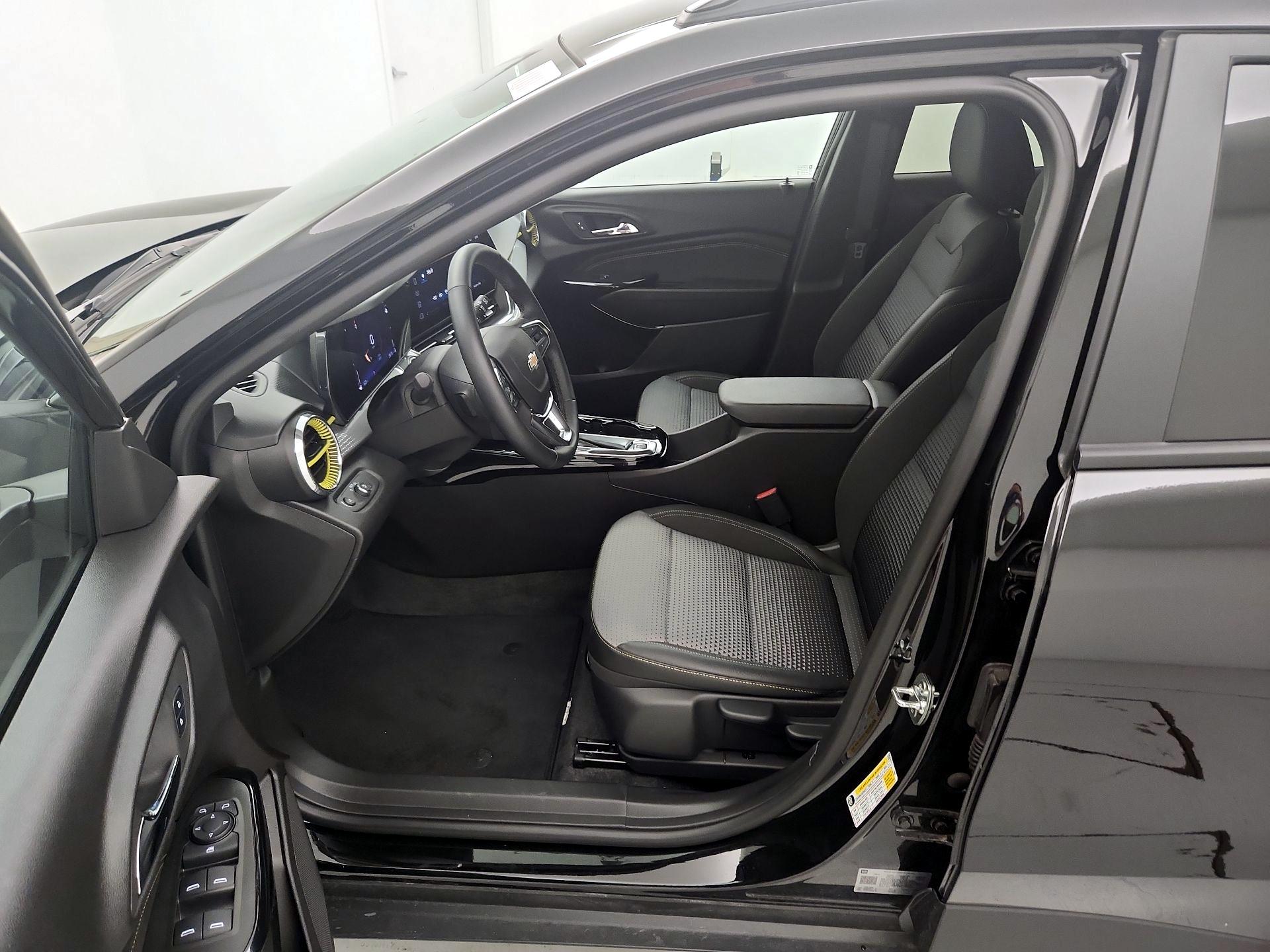 Thumbnail: 2025 Chevrolet Trax - 11