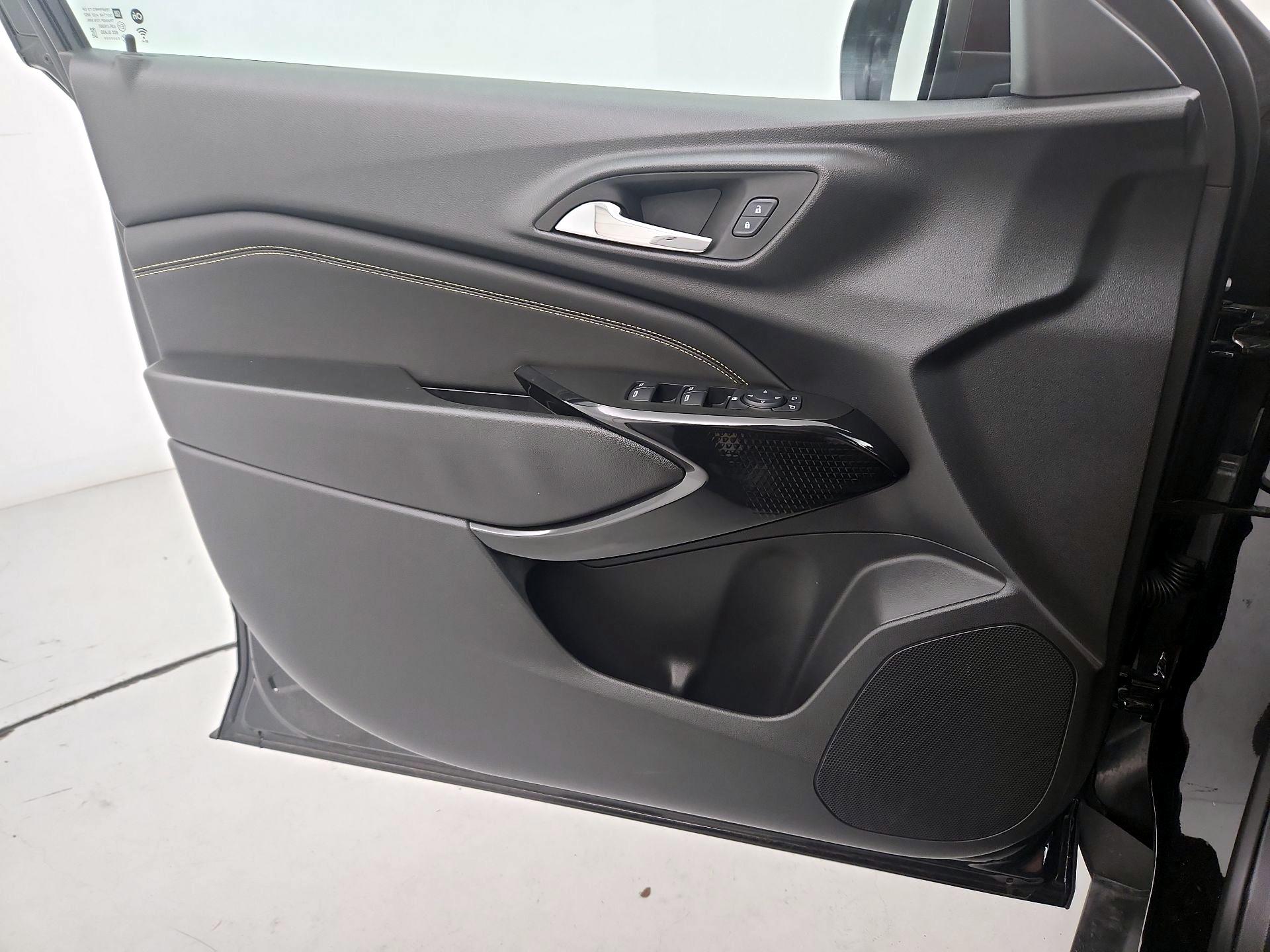 Thumbnail: 2025 Chevrolet Trax - 12