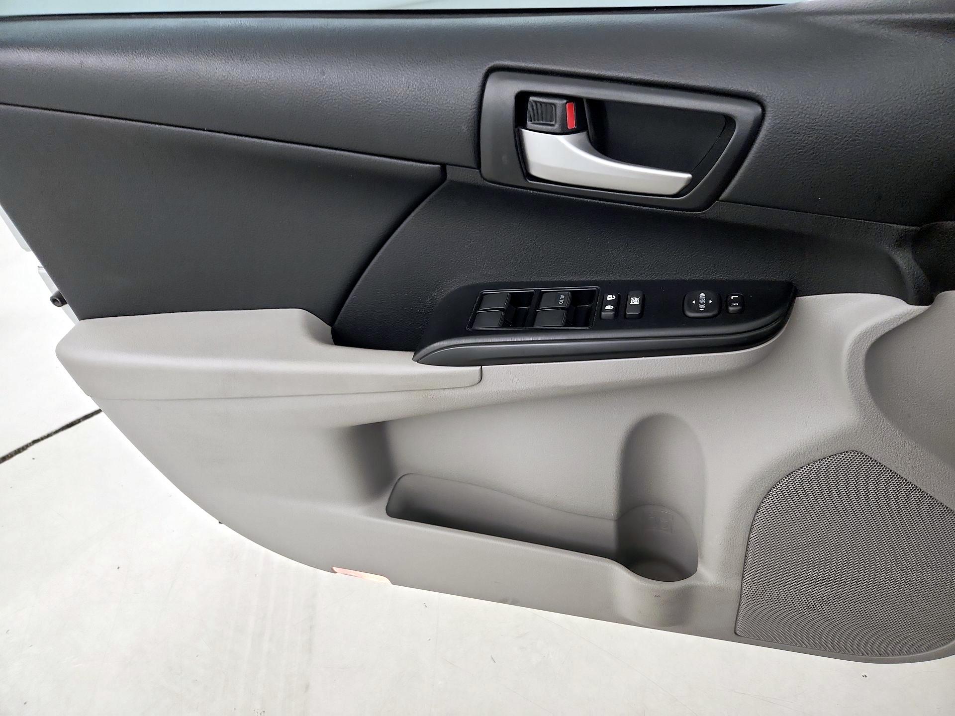 Thumbnail: 2014 Toyota Camry - 12