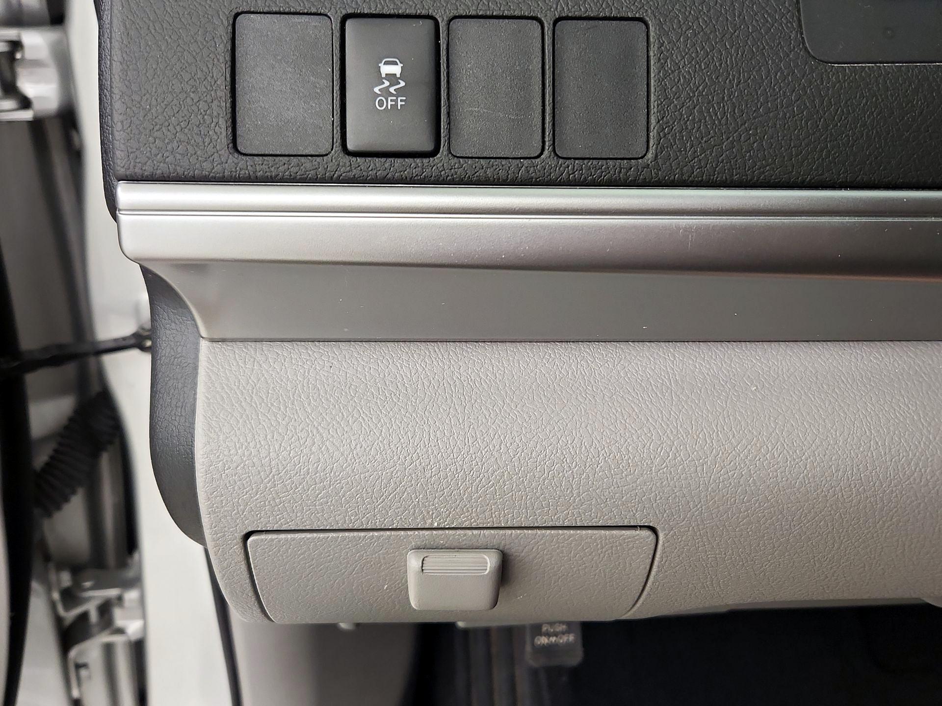 Thumbnail: 2014 Toyota Camry - 13