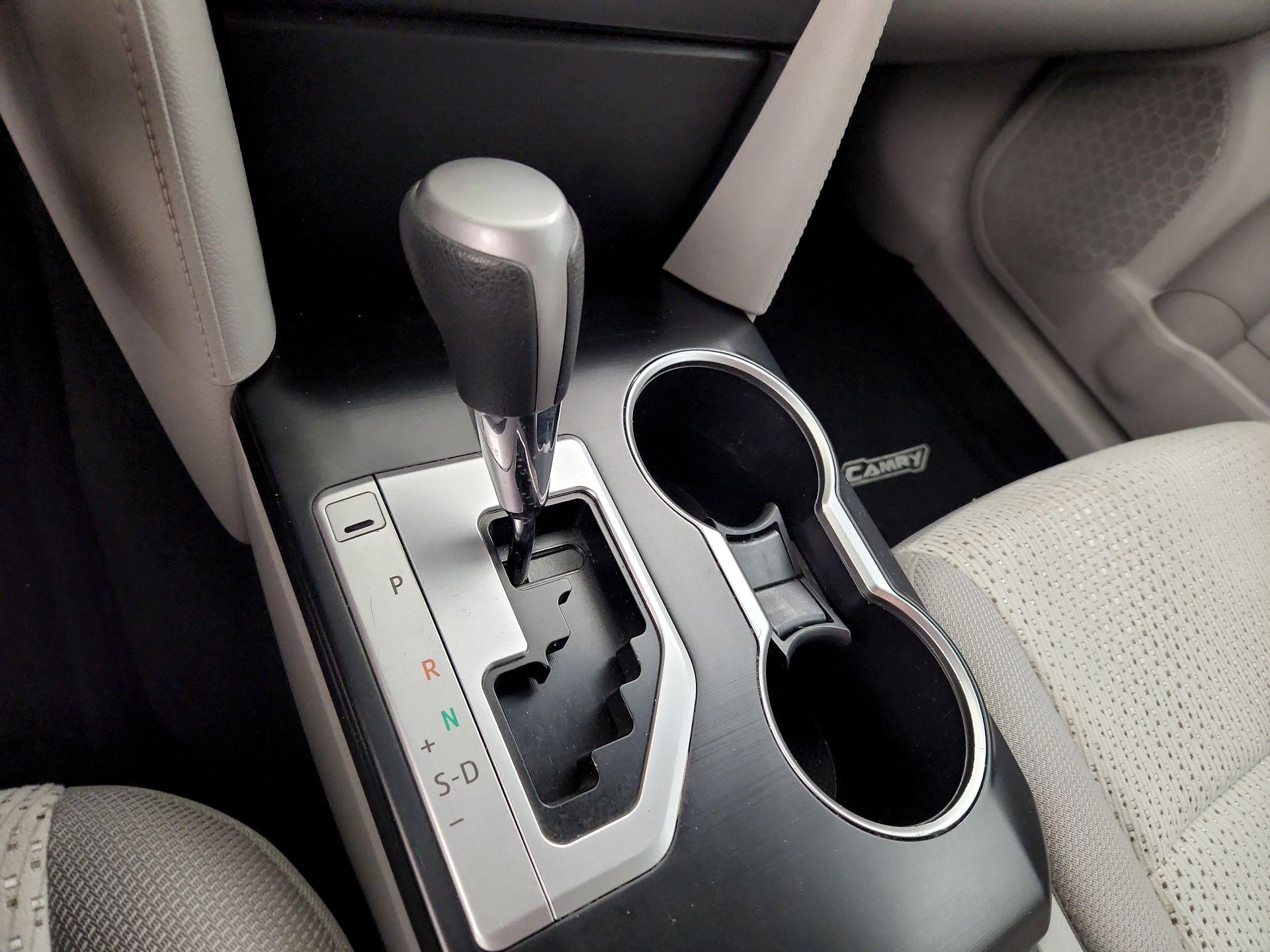 Thumbnail: 2014 Toyota Camry - 16