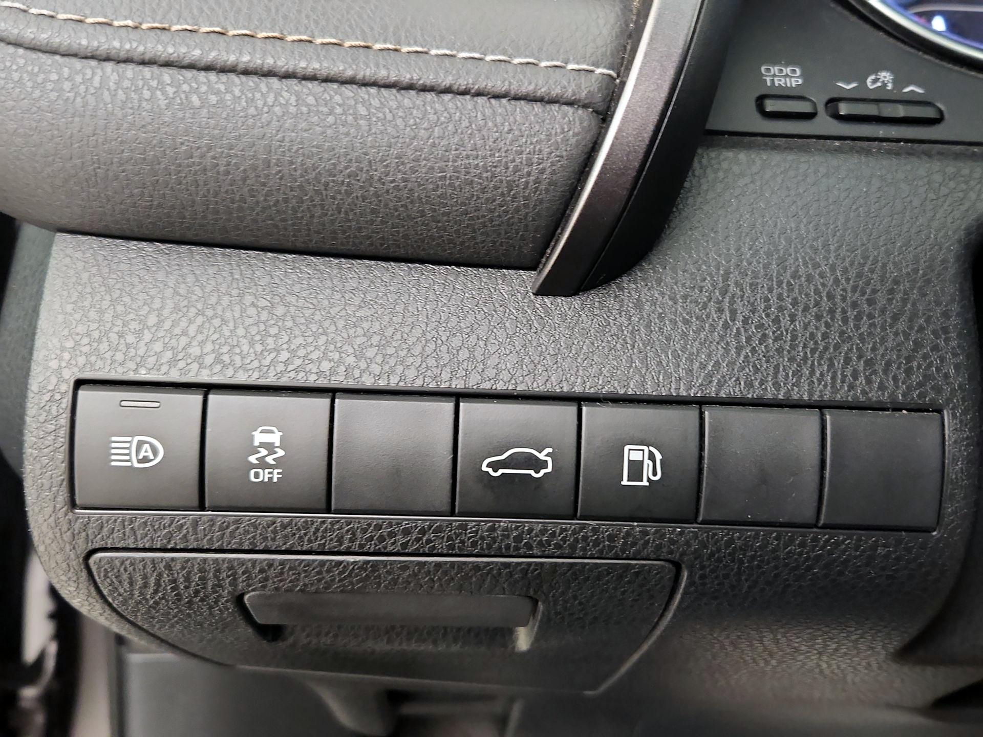 Thumbnail: 2018 Toyota Camry - 13
