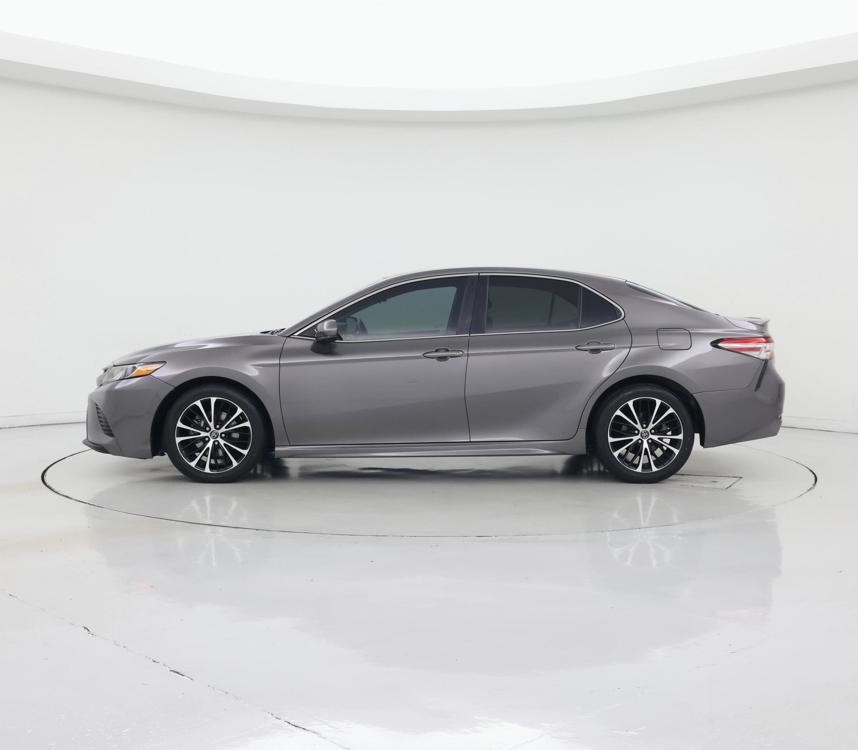 Thumbnail: 2018 Toyota Camry - 3