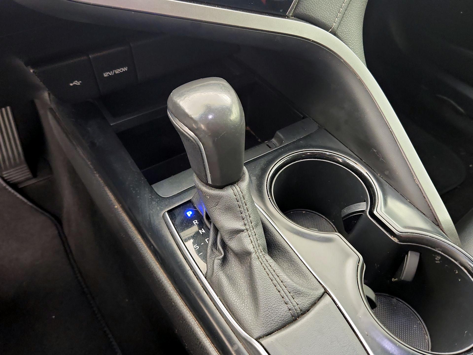 Thumbnail: 2020 Toyota Camry - 17