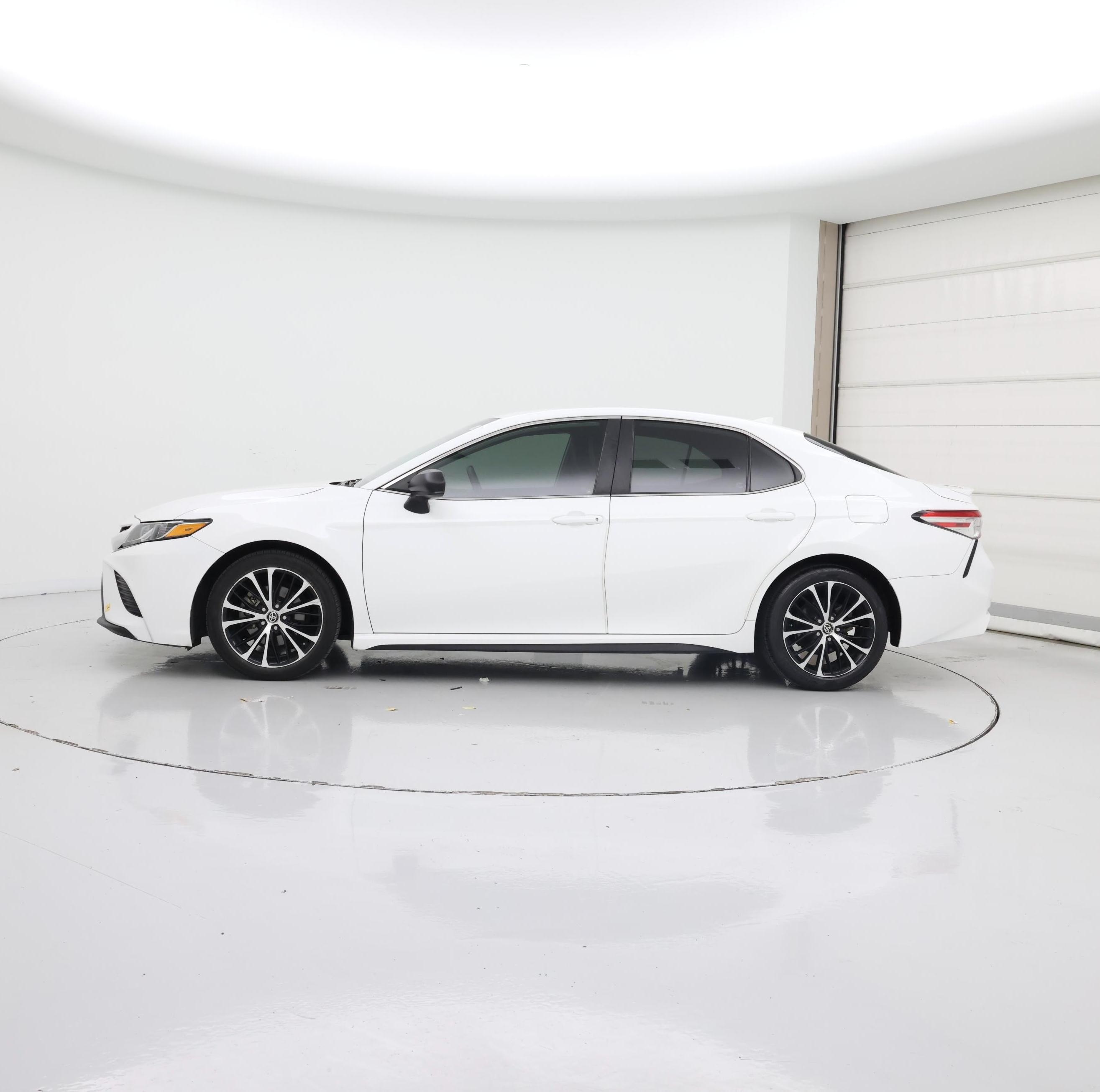 Thumbnail: 2020 Toyota Camry - 3