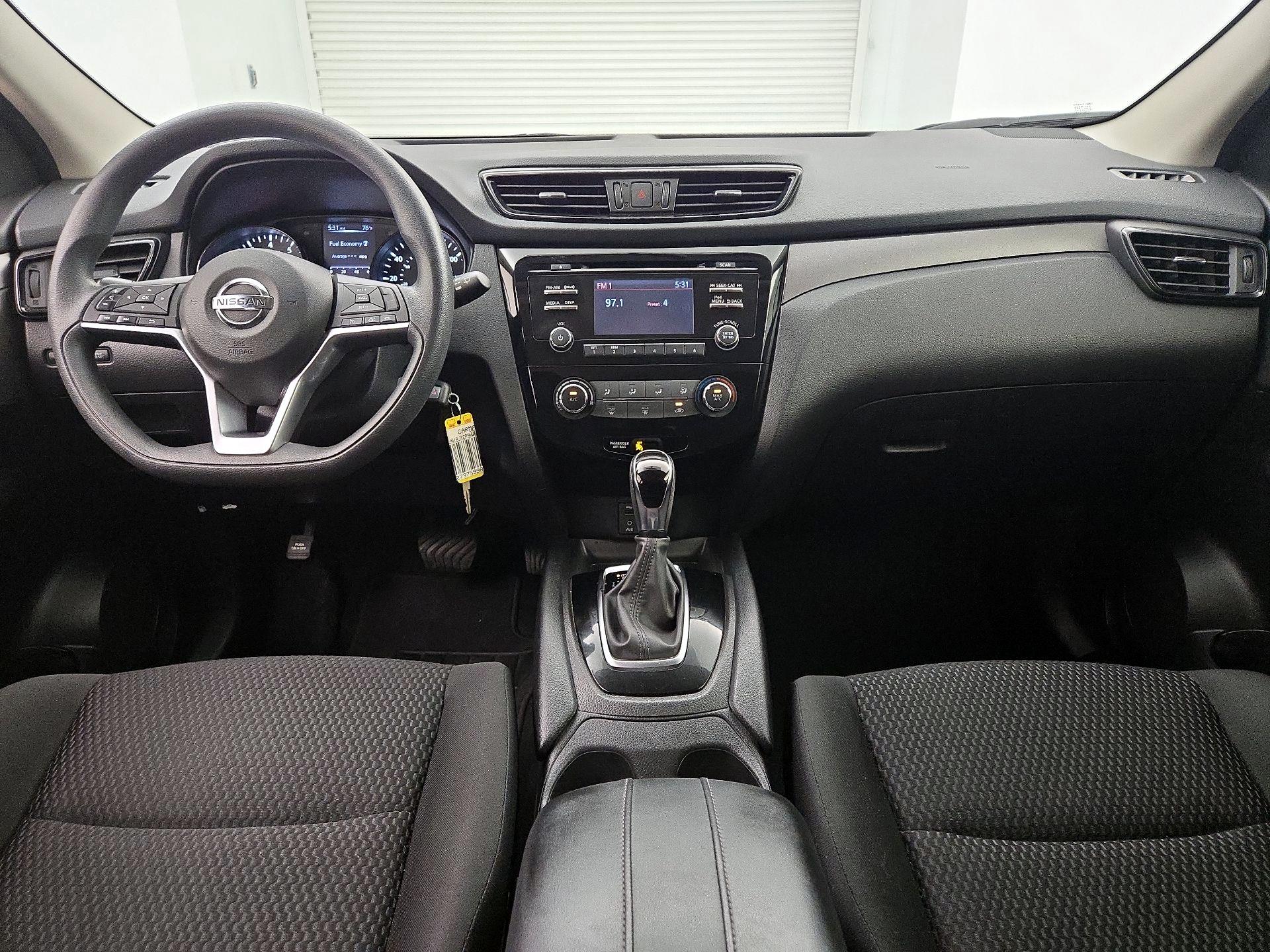 Thumbnail: 2017 Nissan Rogue Sport - 9