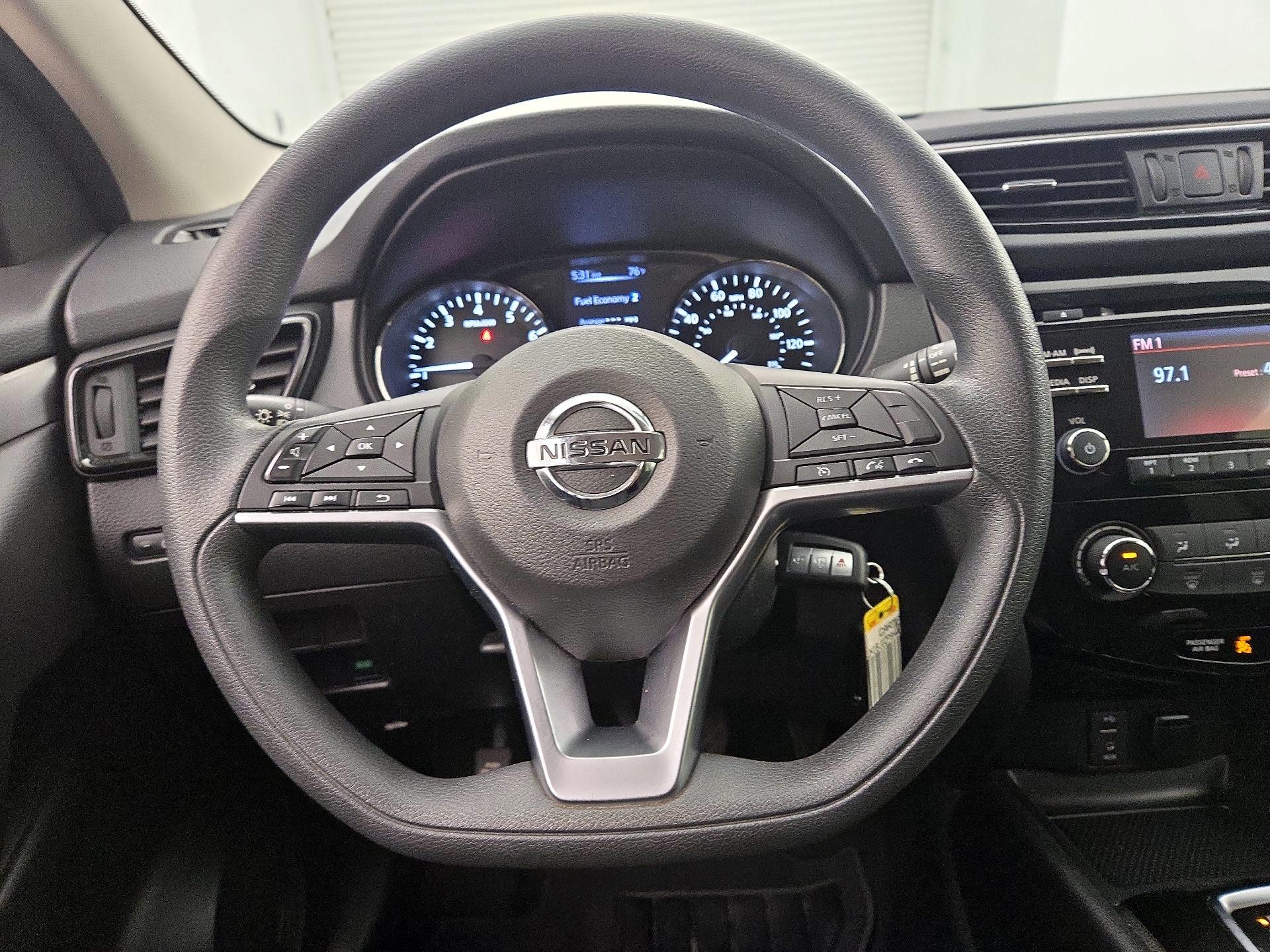 Thumbnail: 2017 Nissan Rogue Sport - 10