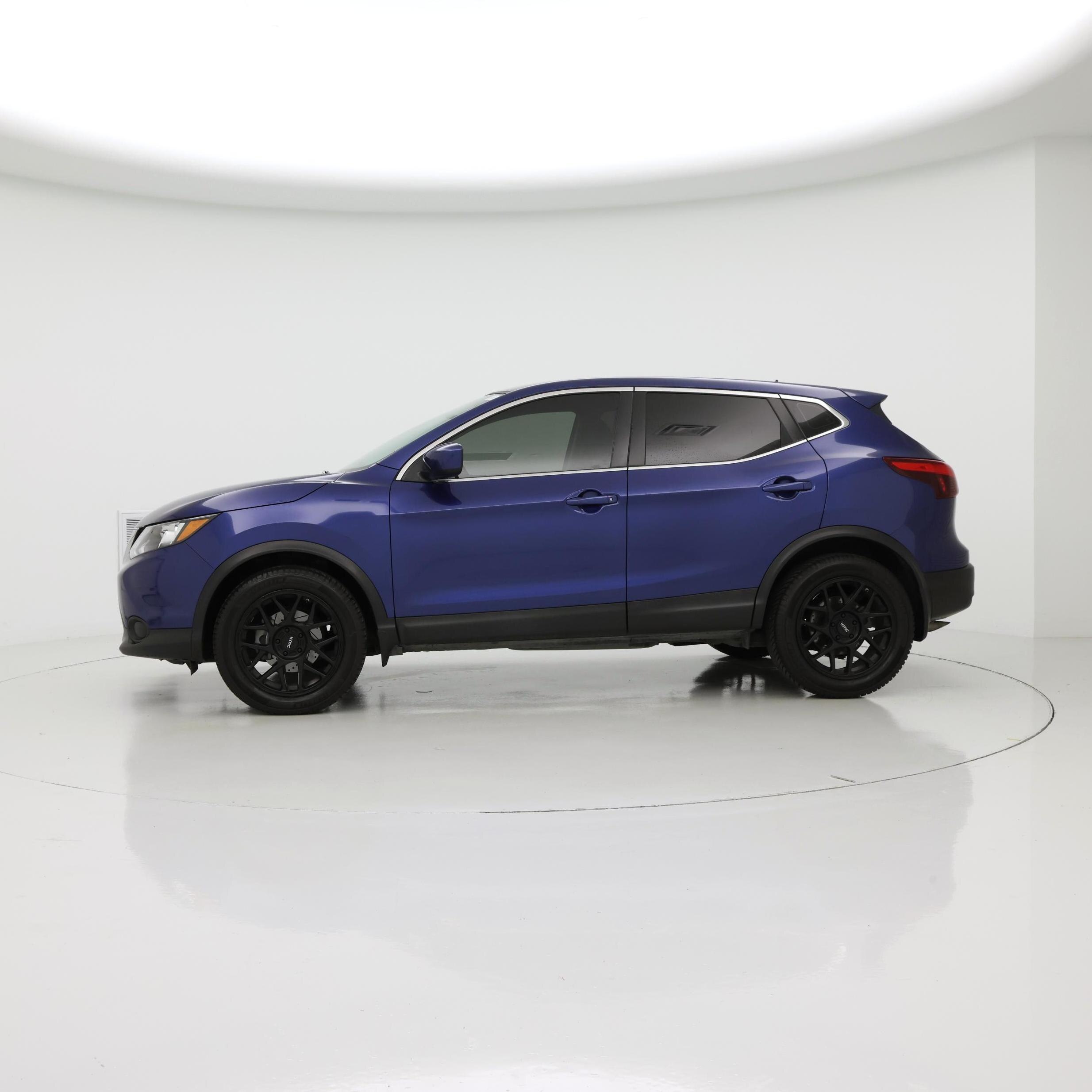Thumbnail: 2017 Nissan Rogue Sport - 3