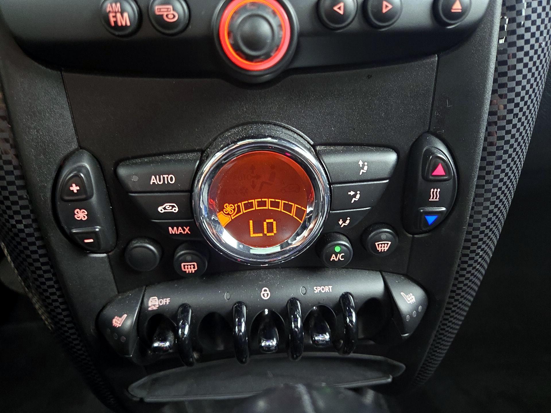 Thumbnail: 2014 MINI Cooper Countryman - 15
