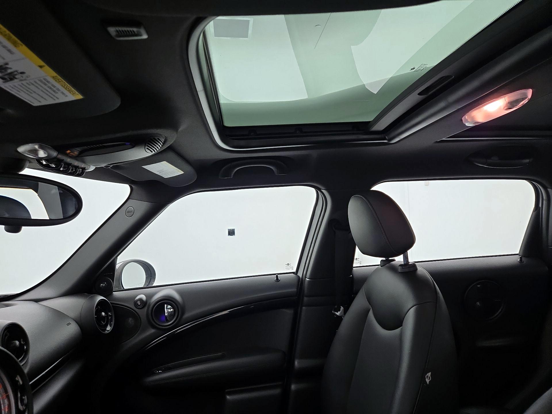 Thumbnail: 2014 MINI Cooper Countryman - 18