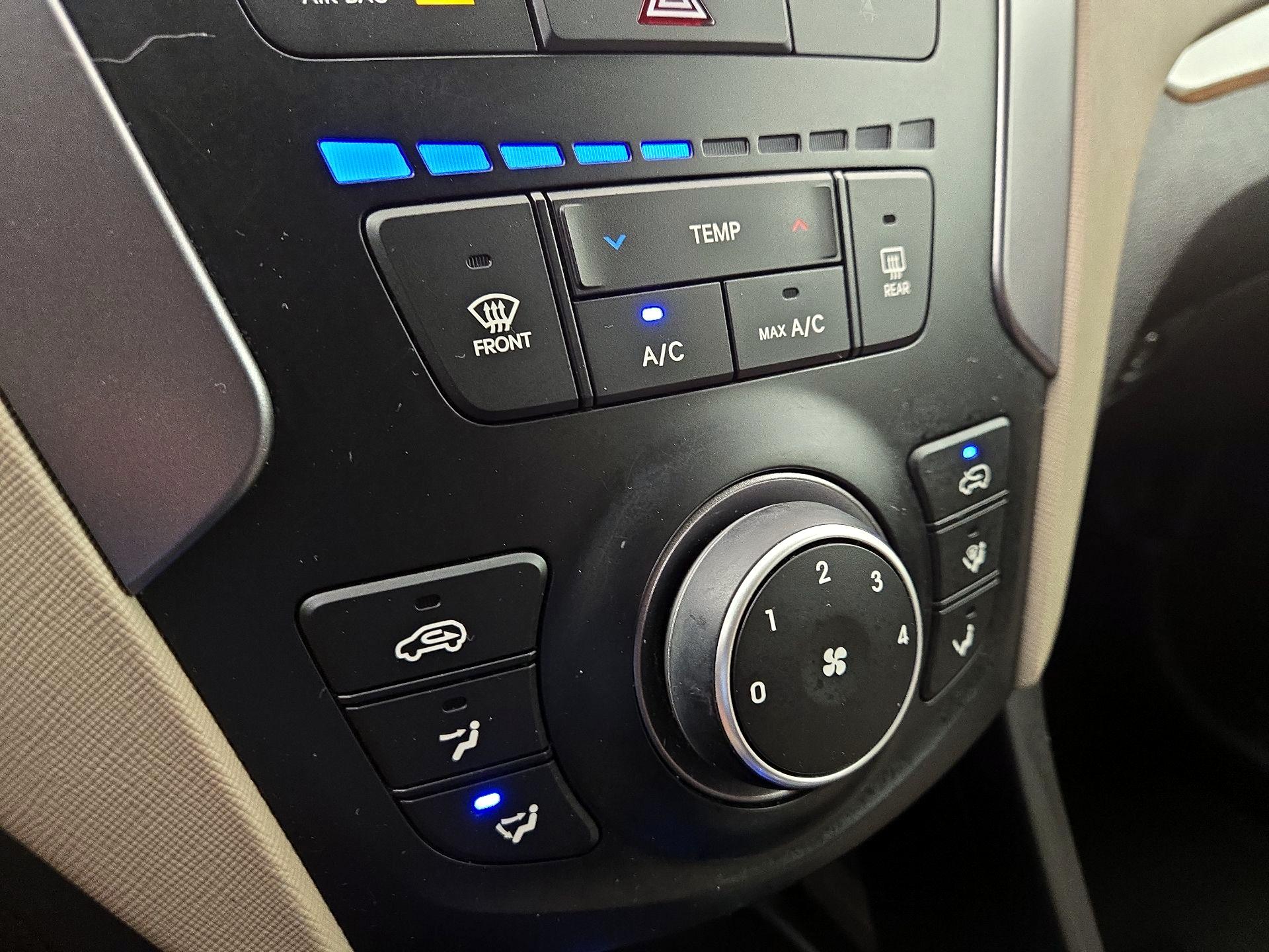 Thumbnail: 2015 Hyundai Santa Fe - 16