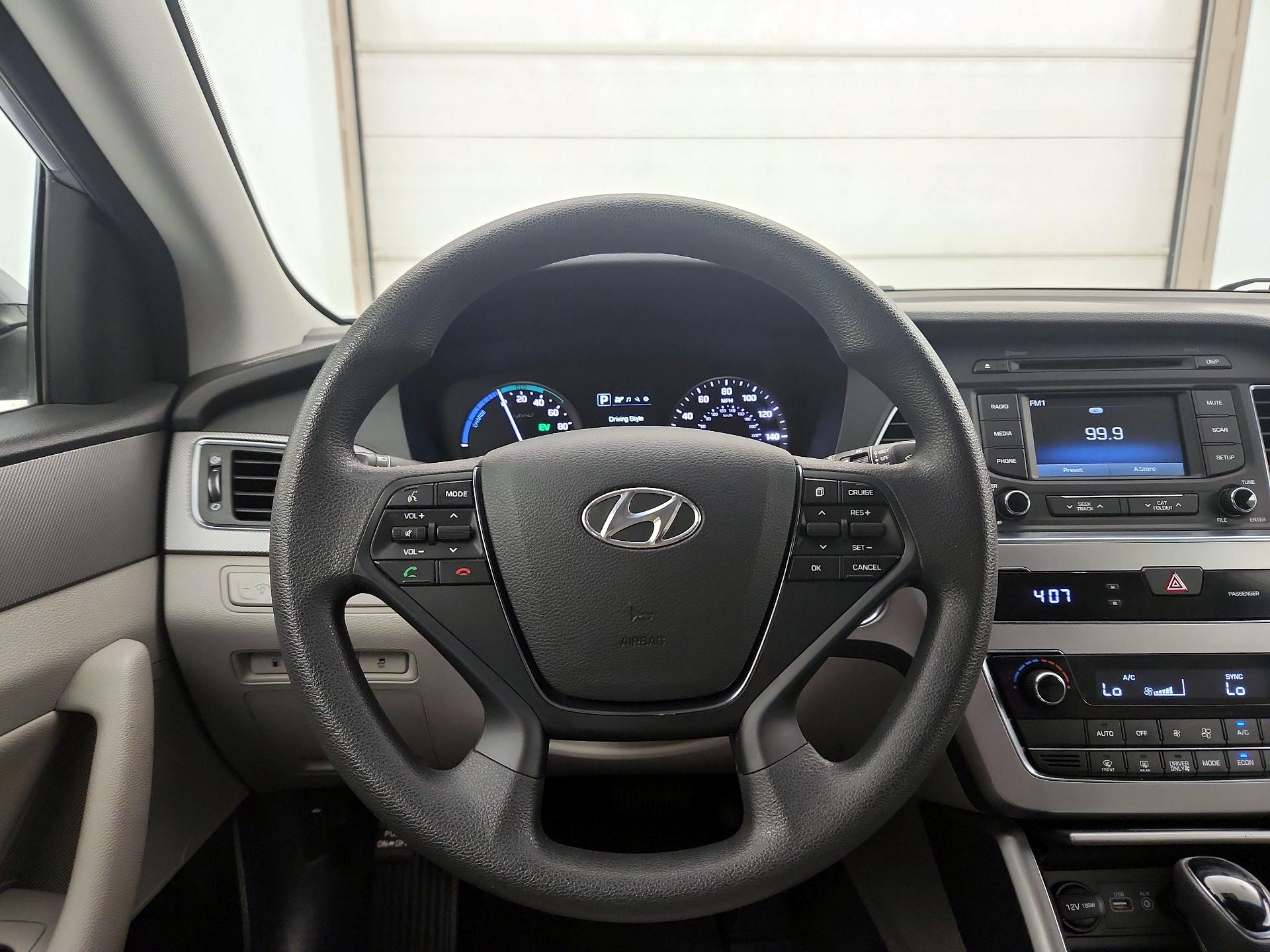 Thumbnail: 2016 Hyundai Sonata - 10
