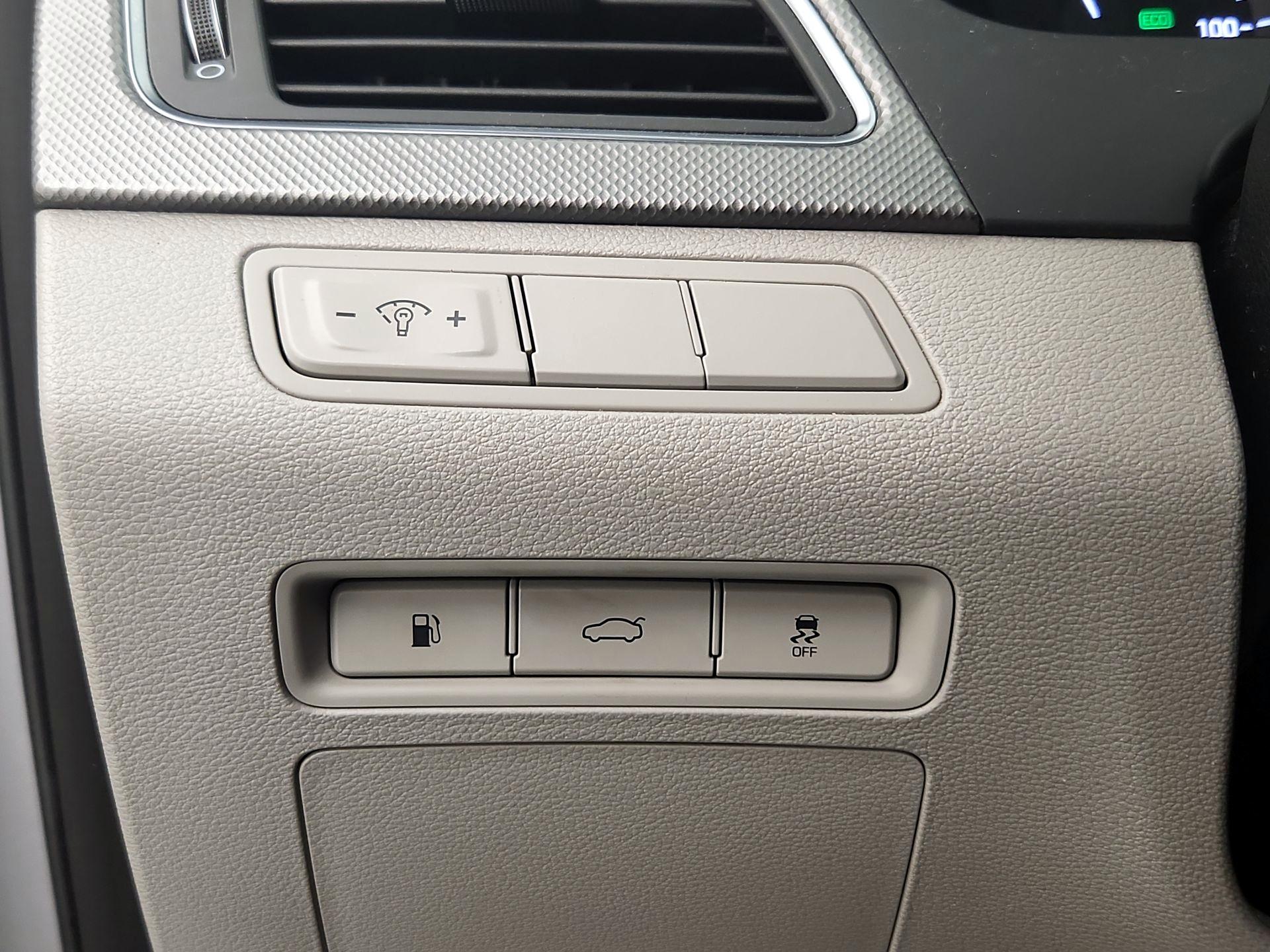 Thumbnail: 2016 Hyundai Sonata - 13