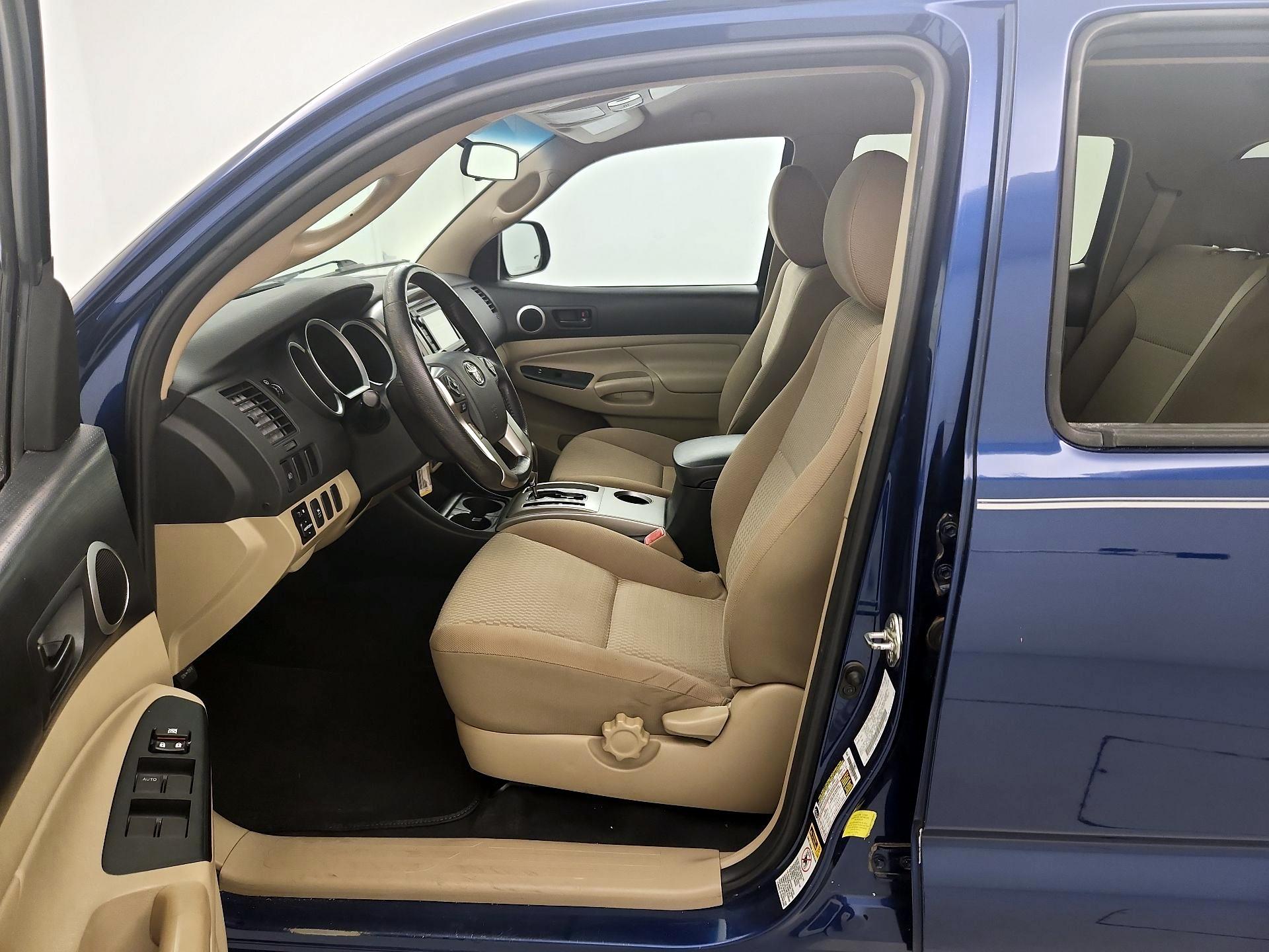 Thumbnail: 2015 Toyota Tacoma - 11