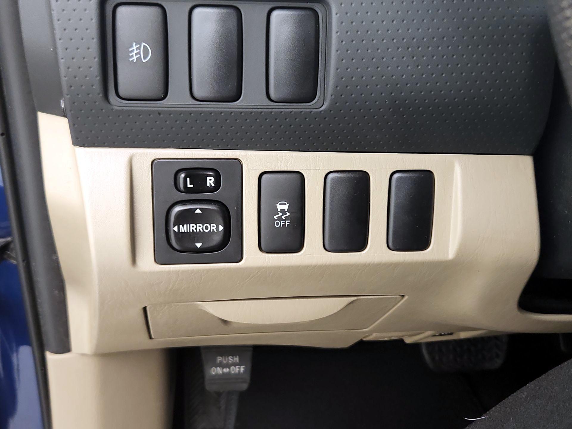 Thumbnail: 2015 Toyota Tacoma - 13