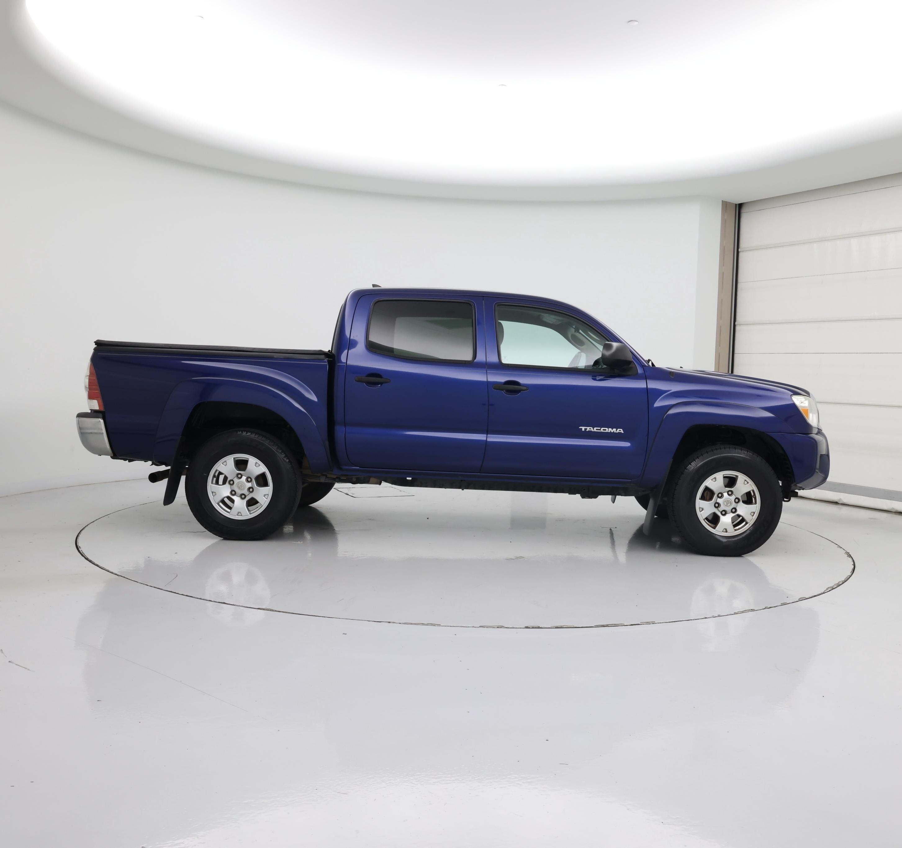 Thumbnail: 2015 Toyota Tacoma - 7