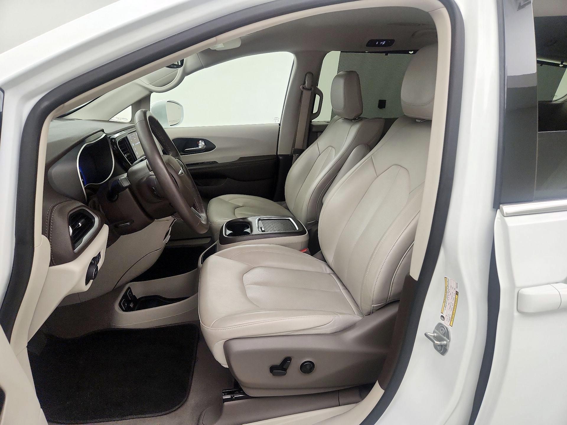 Thumbnail: 2021 Chrysler Pacifica - 9