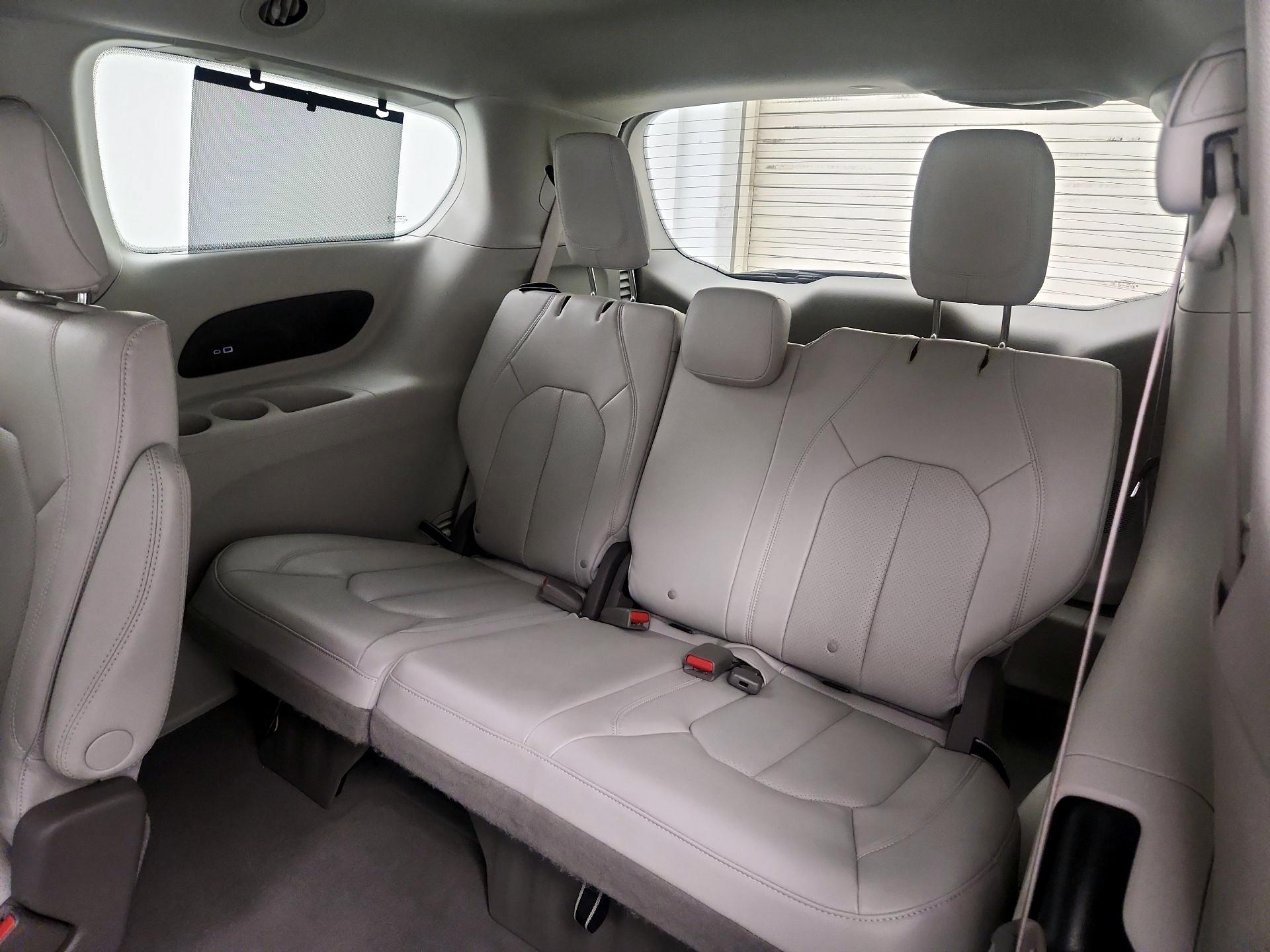 Thumbnail: 2021 Chrysler Pacifica - 17