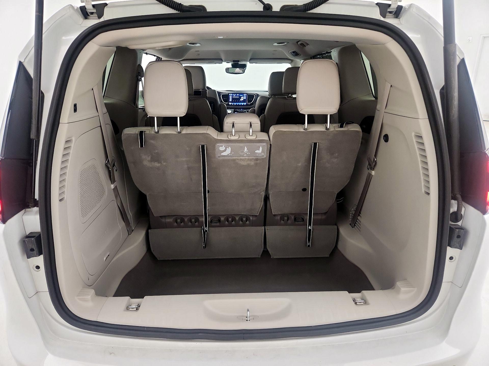 Thumbnail: 2021 Chrysler Pacifica - 18