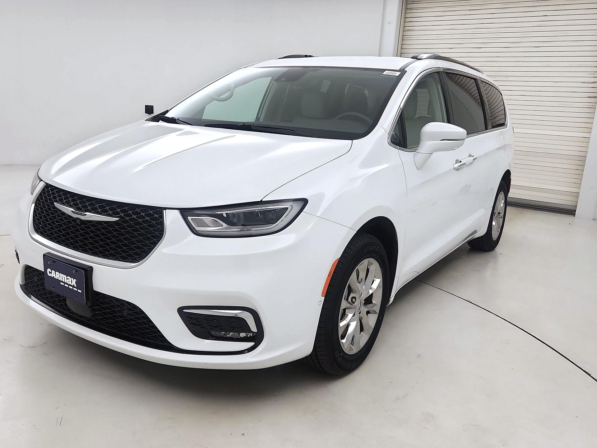 Thumbnail: 2021 Chrysler Pacifica - 3