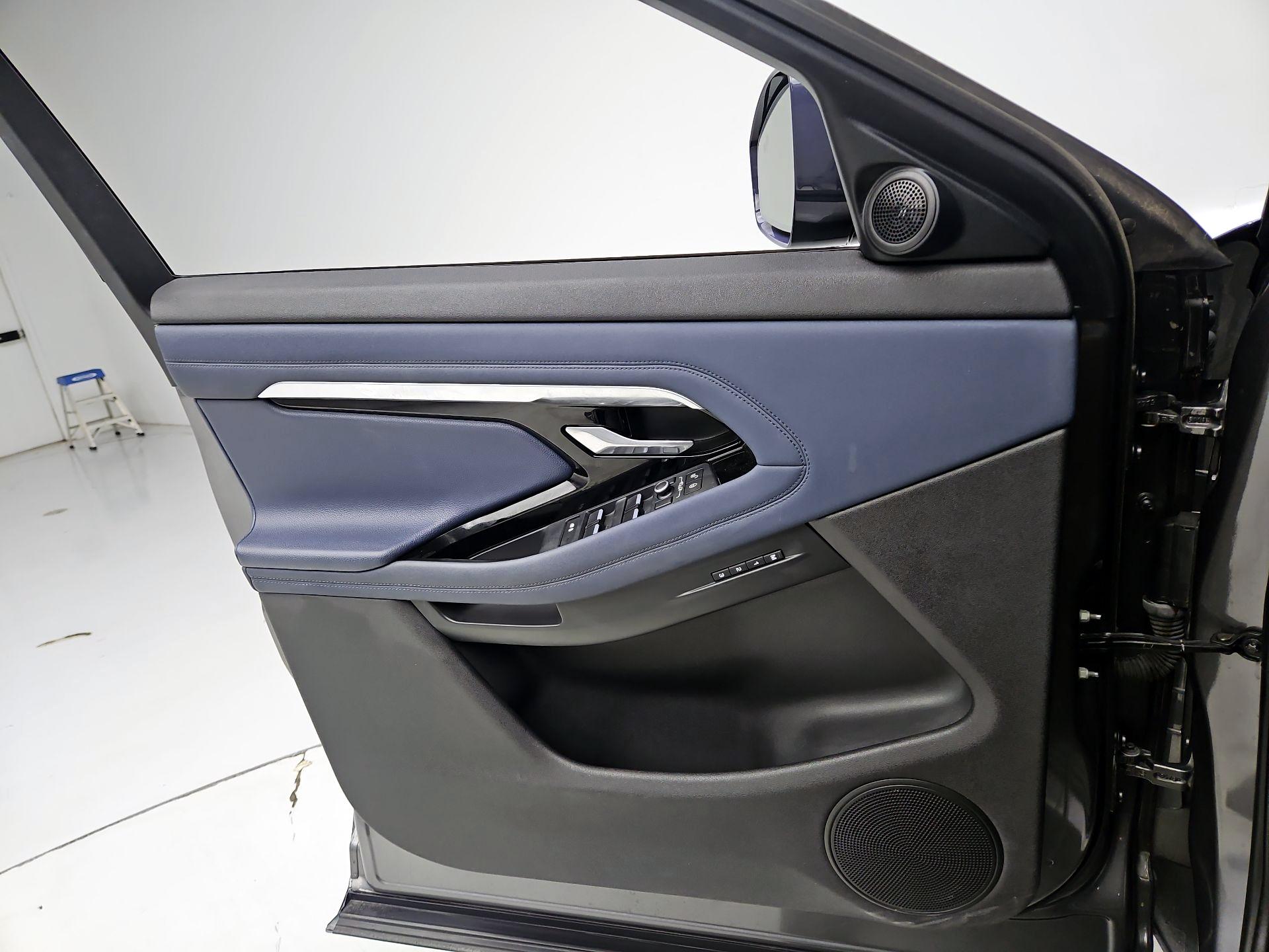 Thumbnail: 2020 Land Rover Range Rover Evoque - 12