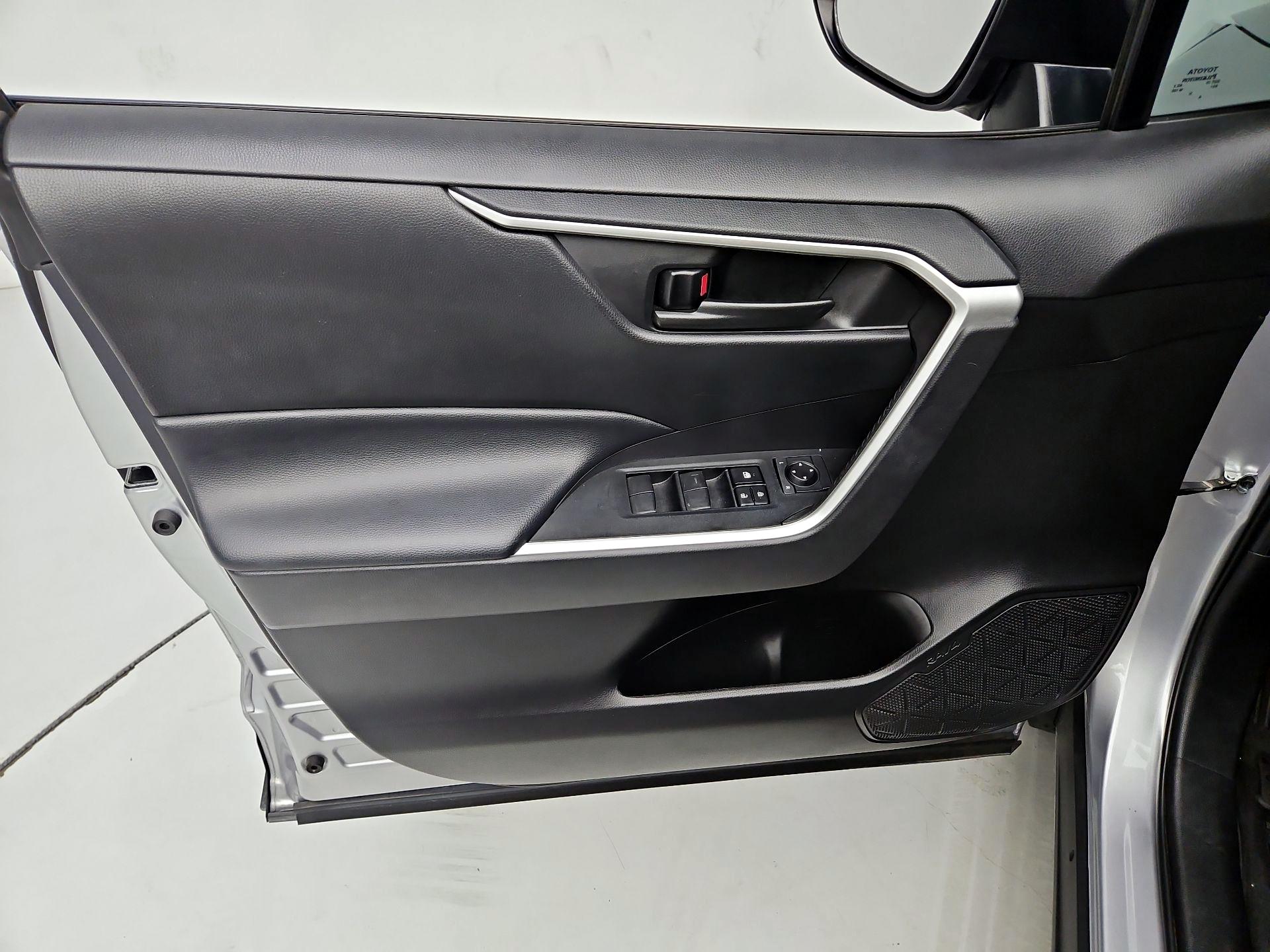 Thumbnail: 2022 Toyota RAV4 - 12