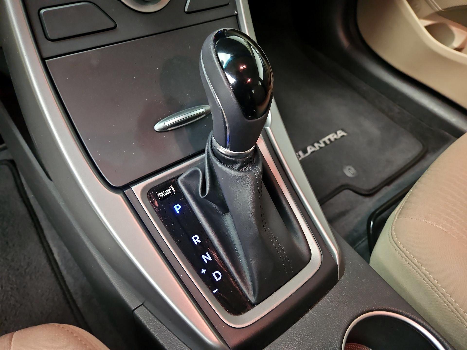 Thumbnail: 2015 Hyundai Elantra - 16