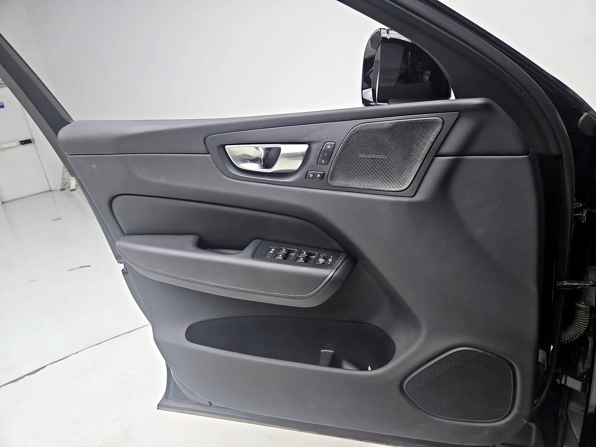 Thumbnail: 2022 Volvo XC60 - 12