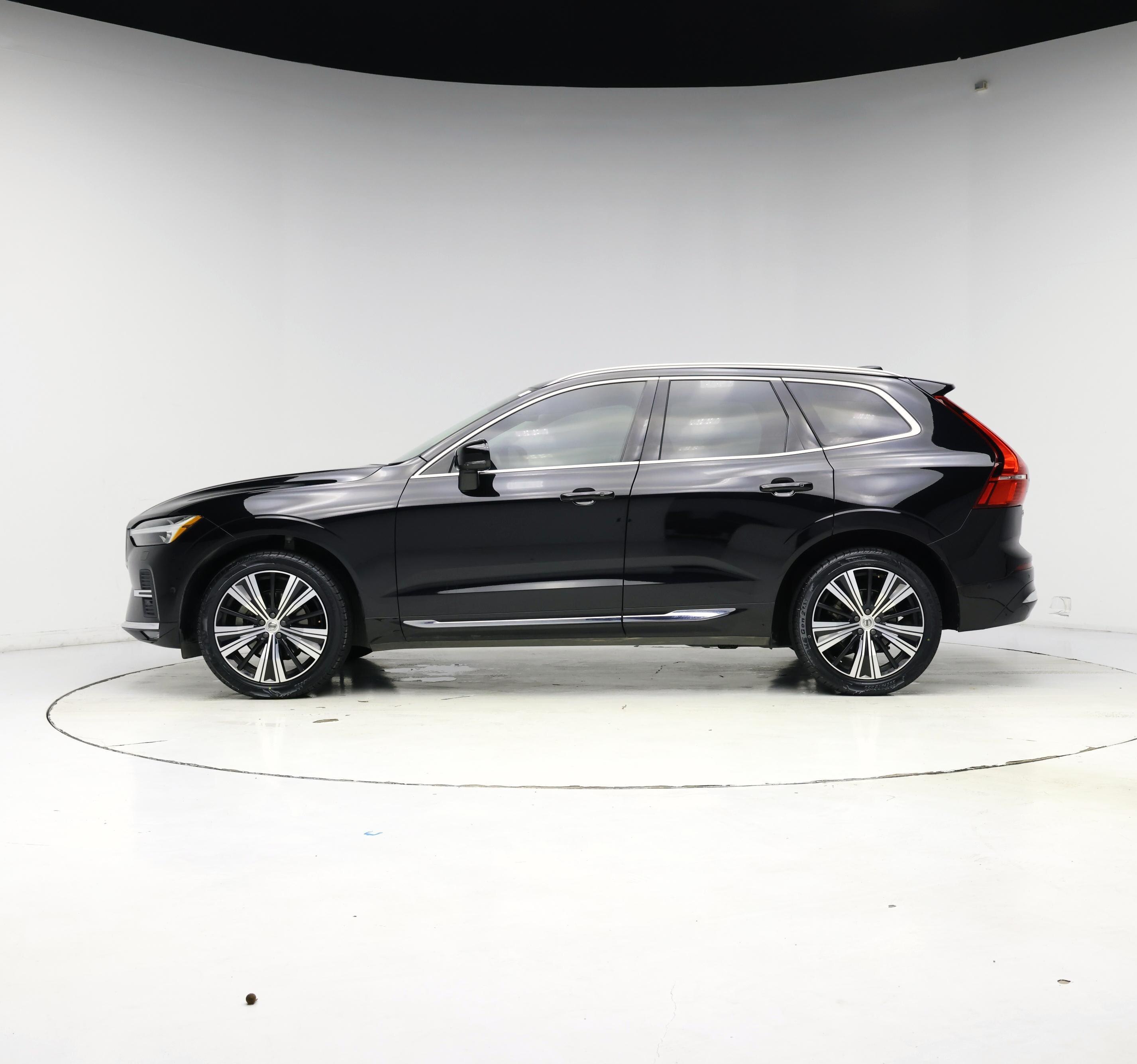 Thumbnail: 2022 Volvo XC60 - 3