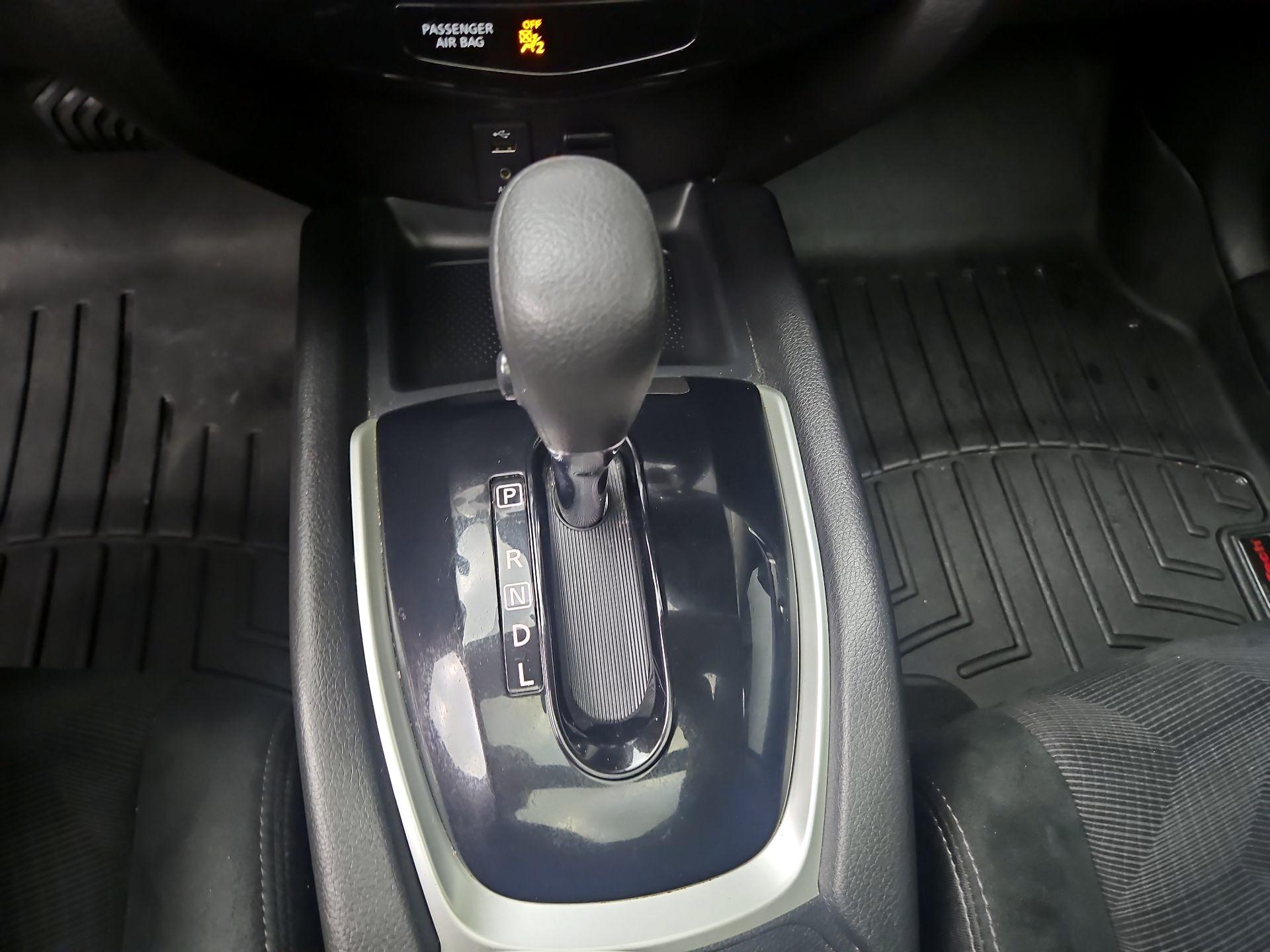 Thumbnail: 2016 Nissan Rogue - 16