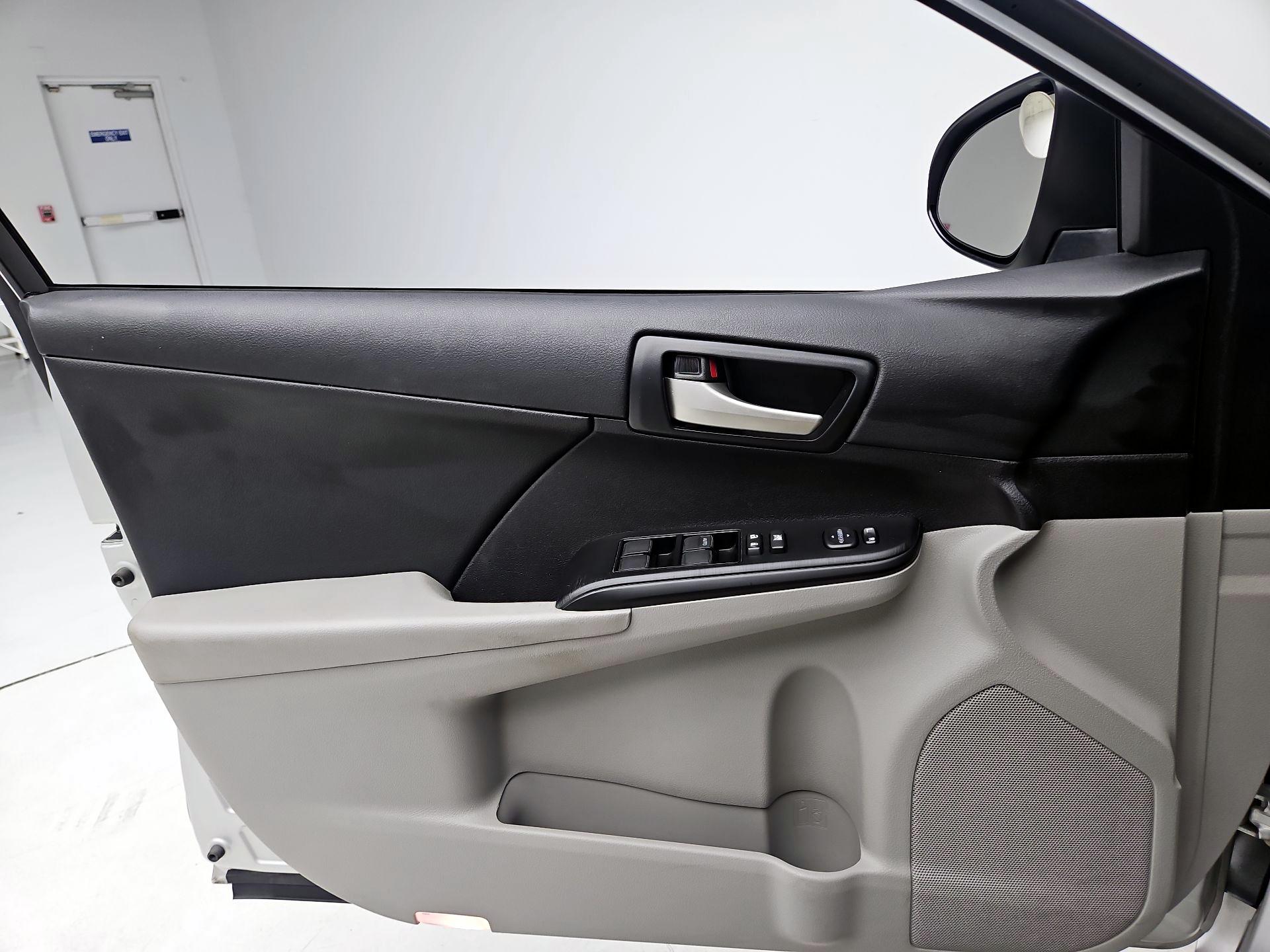 Thumbnail: 2014 Toyota Camry - 12
