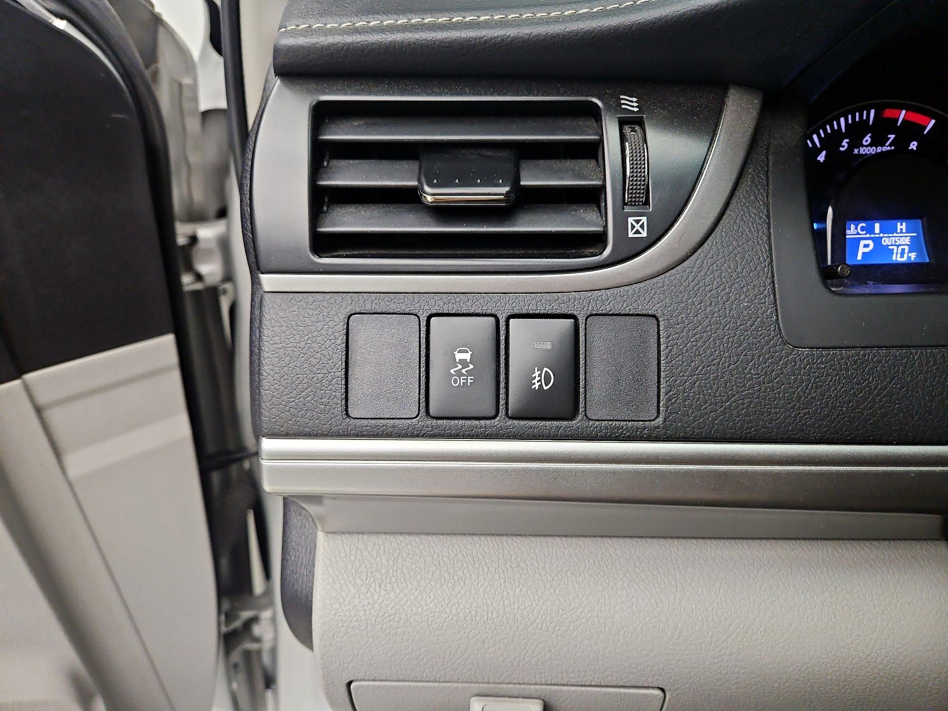 Thumbnail: 2014 Toyota Camry - 13