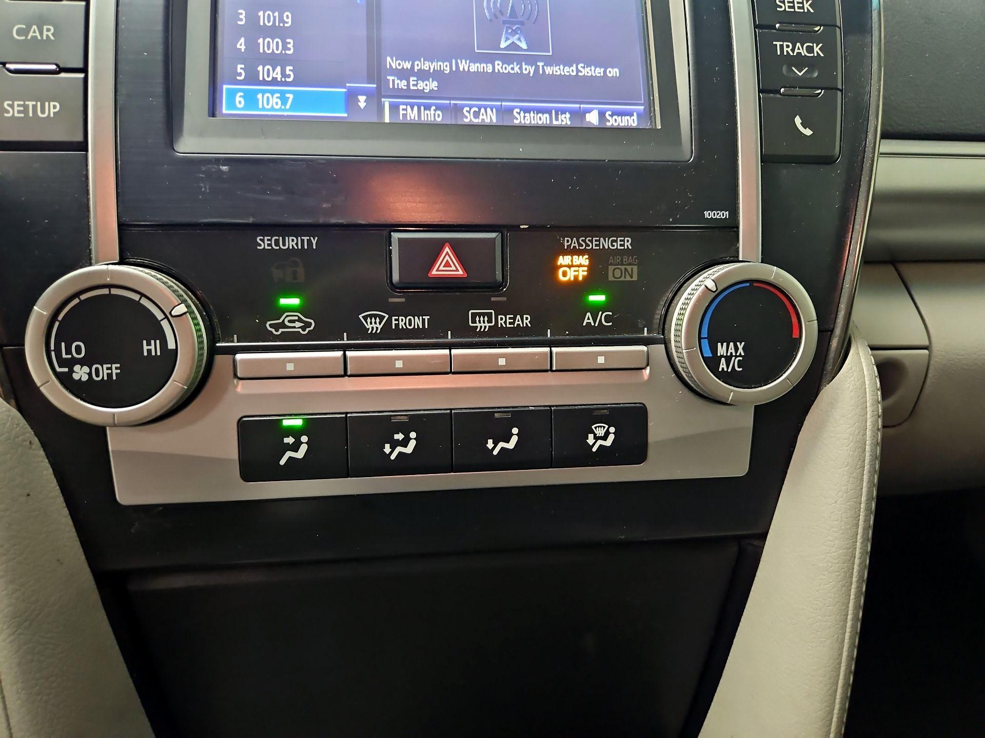 Thumbnail: 2014 Toyota Camry - 16