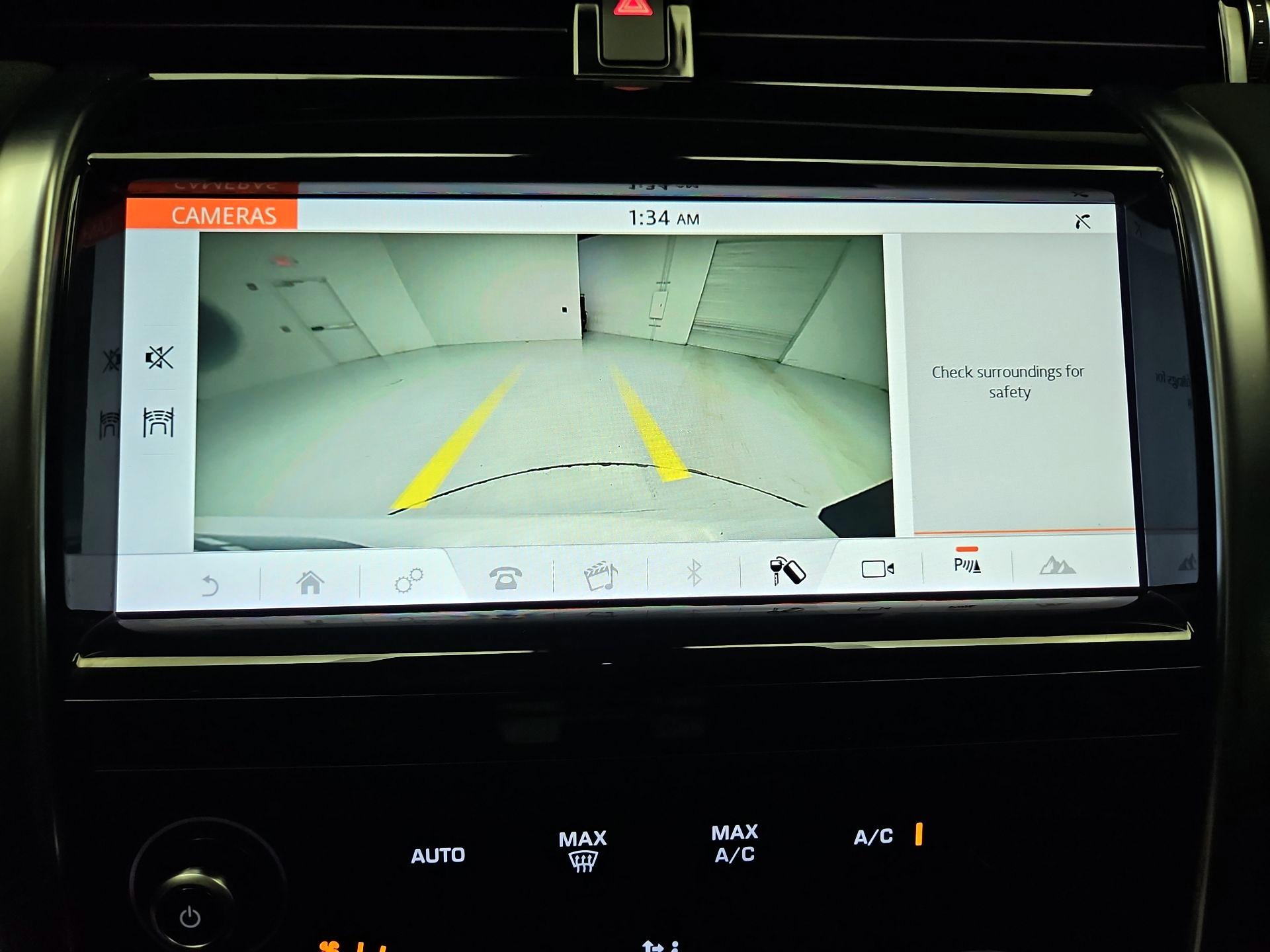 Thumbnail: 2020 Land Rover Discovery Sport - 14